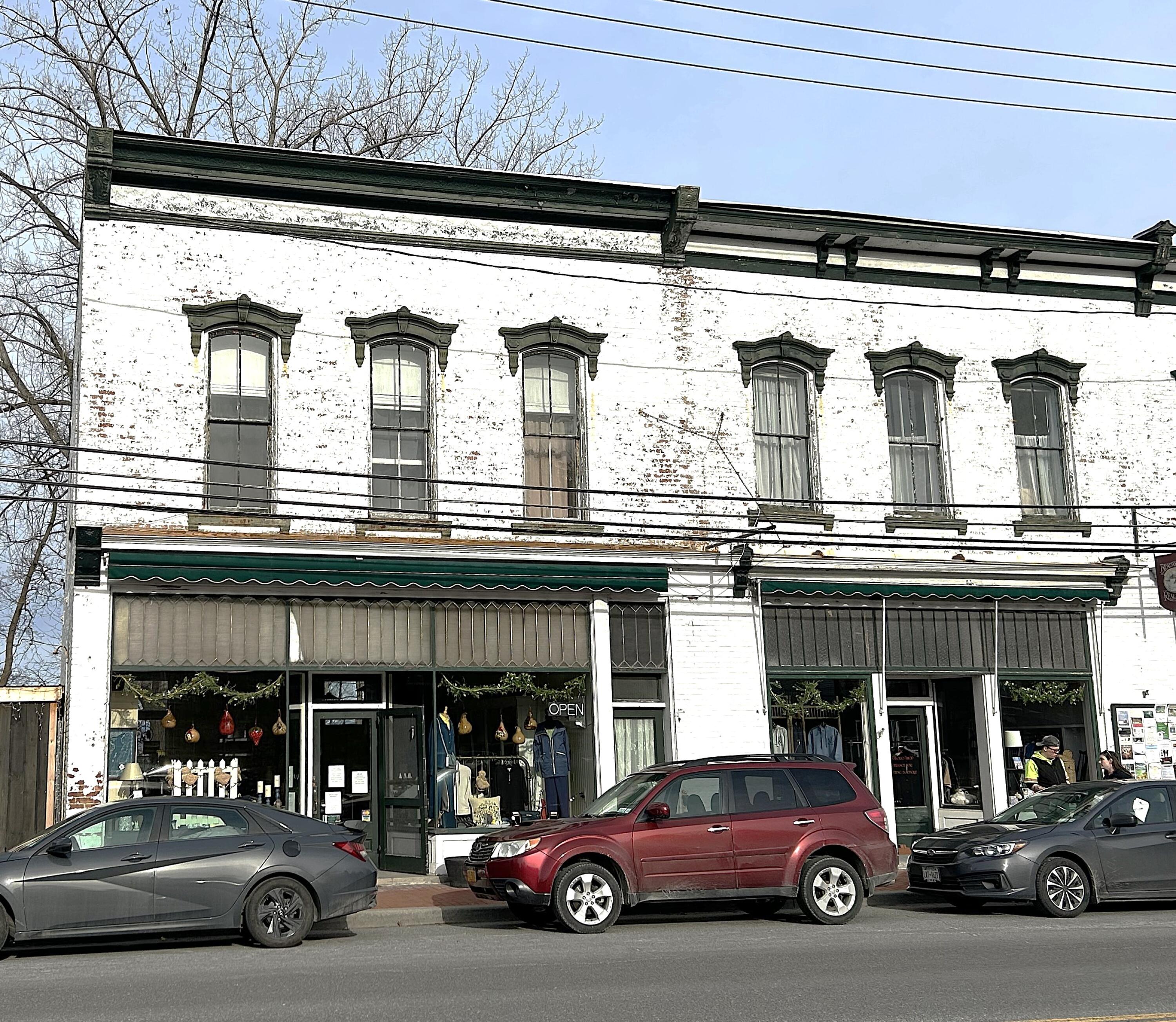 6472 Main Street — photo