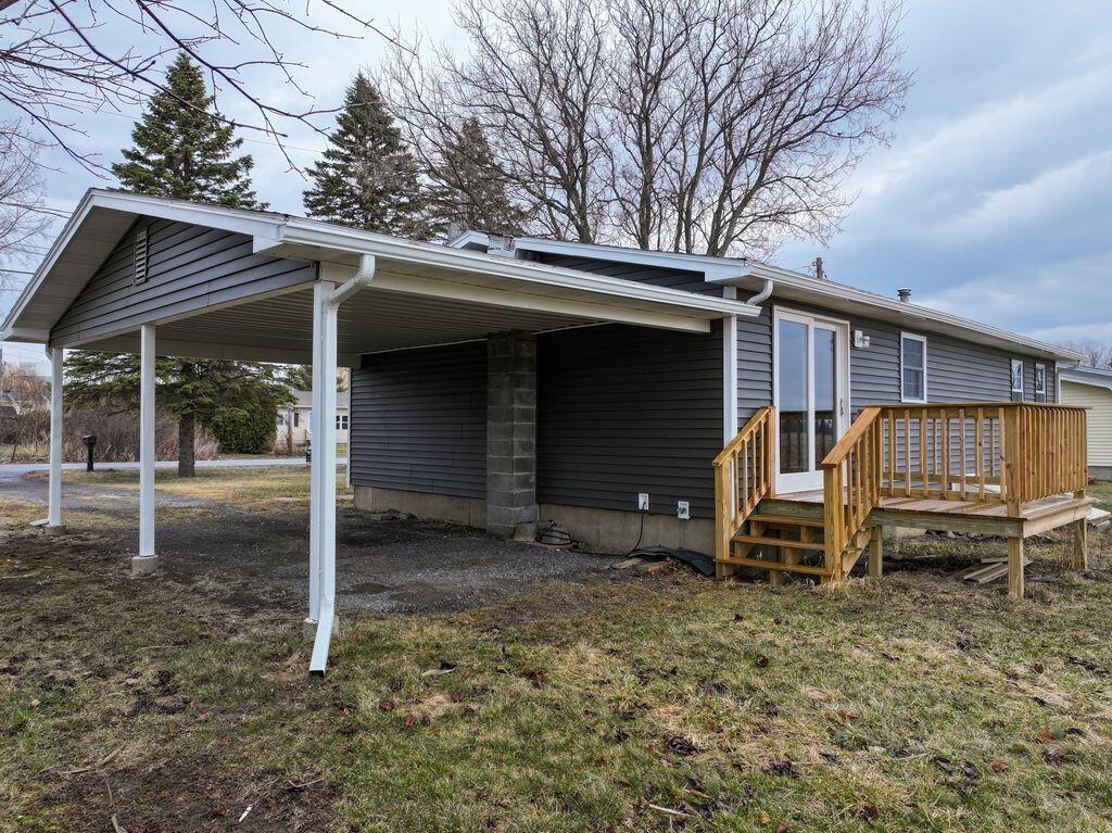 17 Columbus Drive, Rouses Point, NY 12979 — photo 2