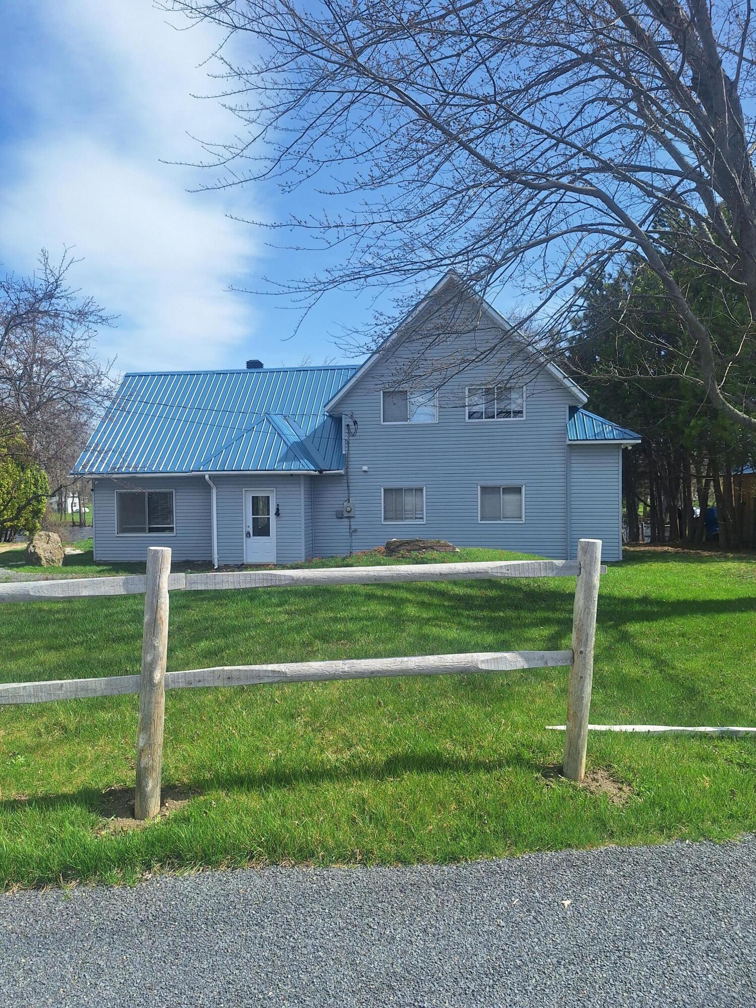 2716 Lake Shore Road — photo
