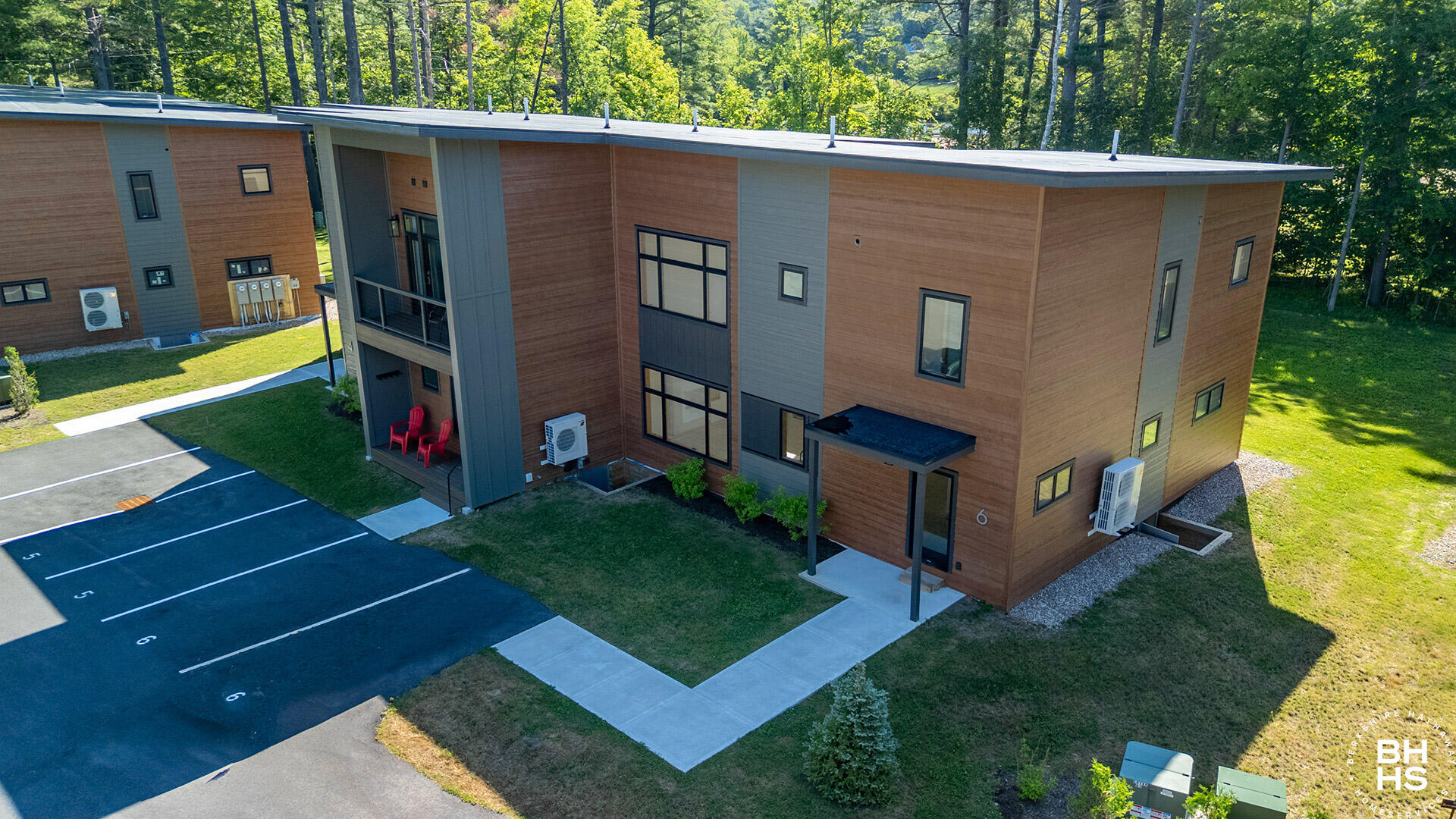 28 Bowman Lane, 6 — photo