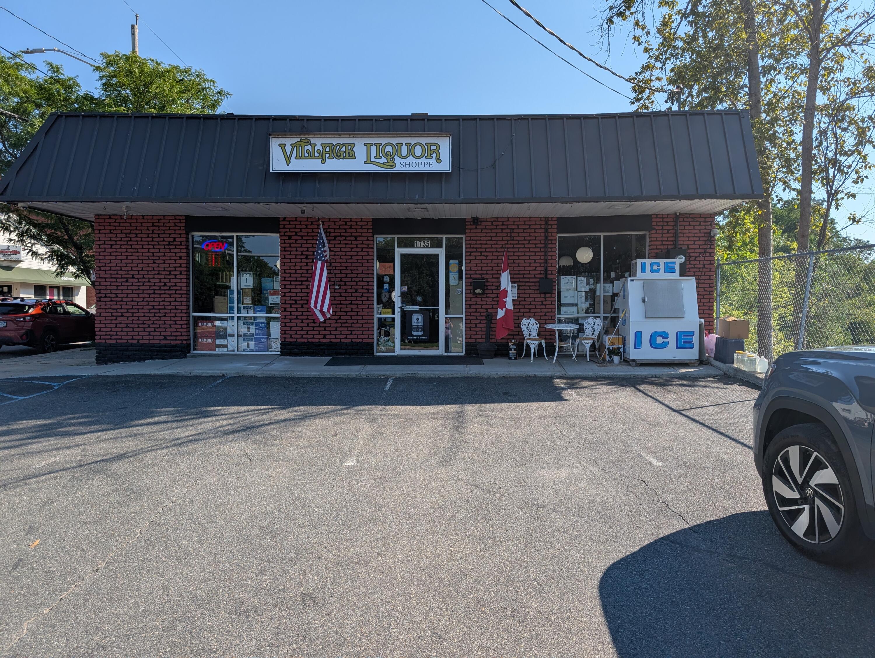 1735 Main Street — photo