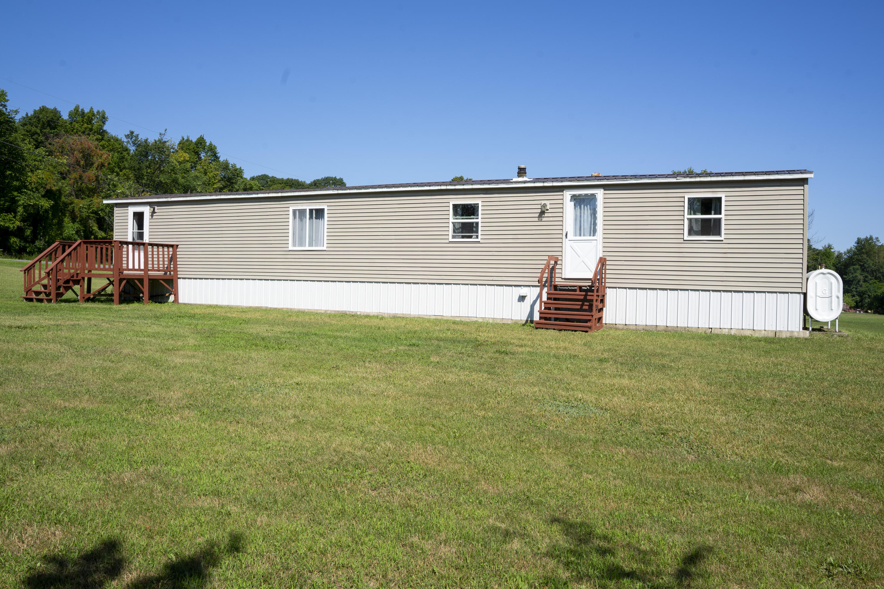 8466 Route 22 — photo