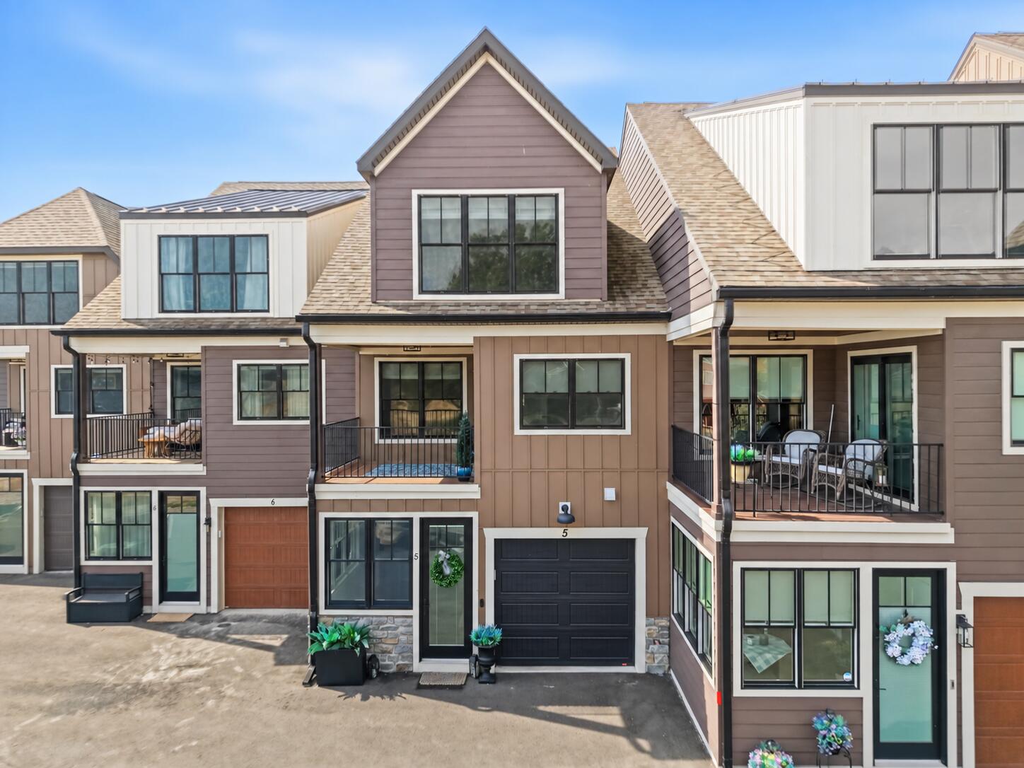 5 Lennox Way — photo