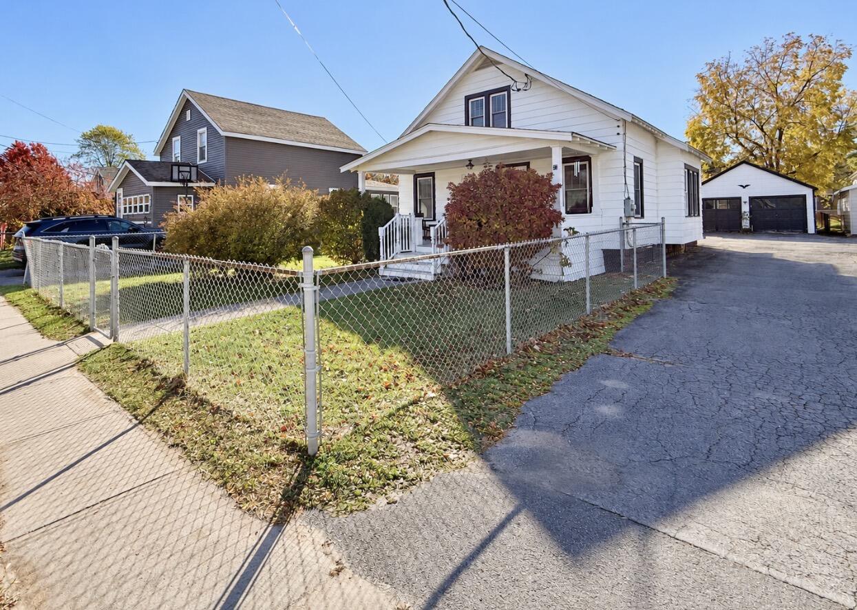 22 Monty Street — photo