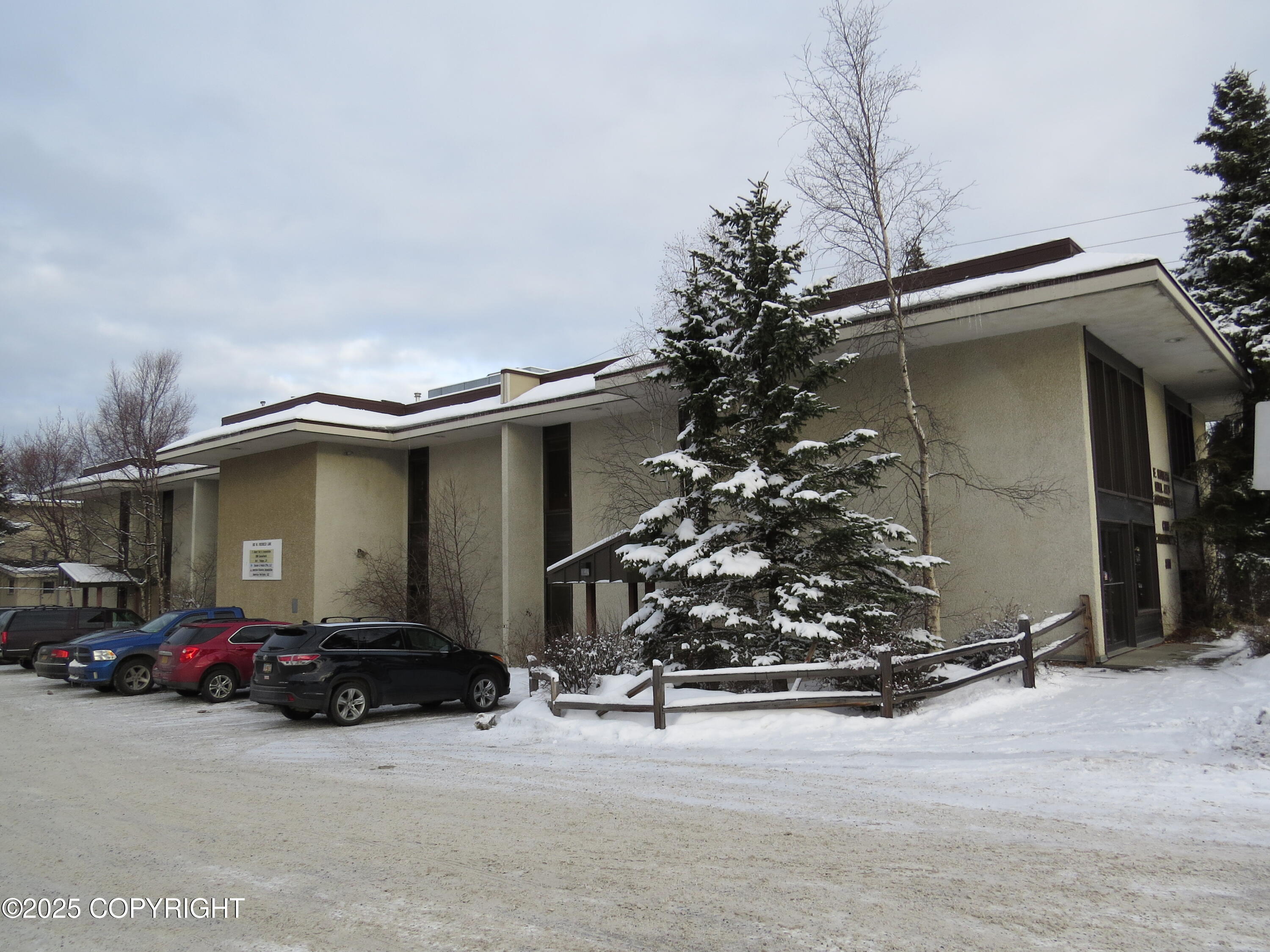 801 W Fireweed Lane — photo