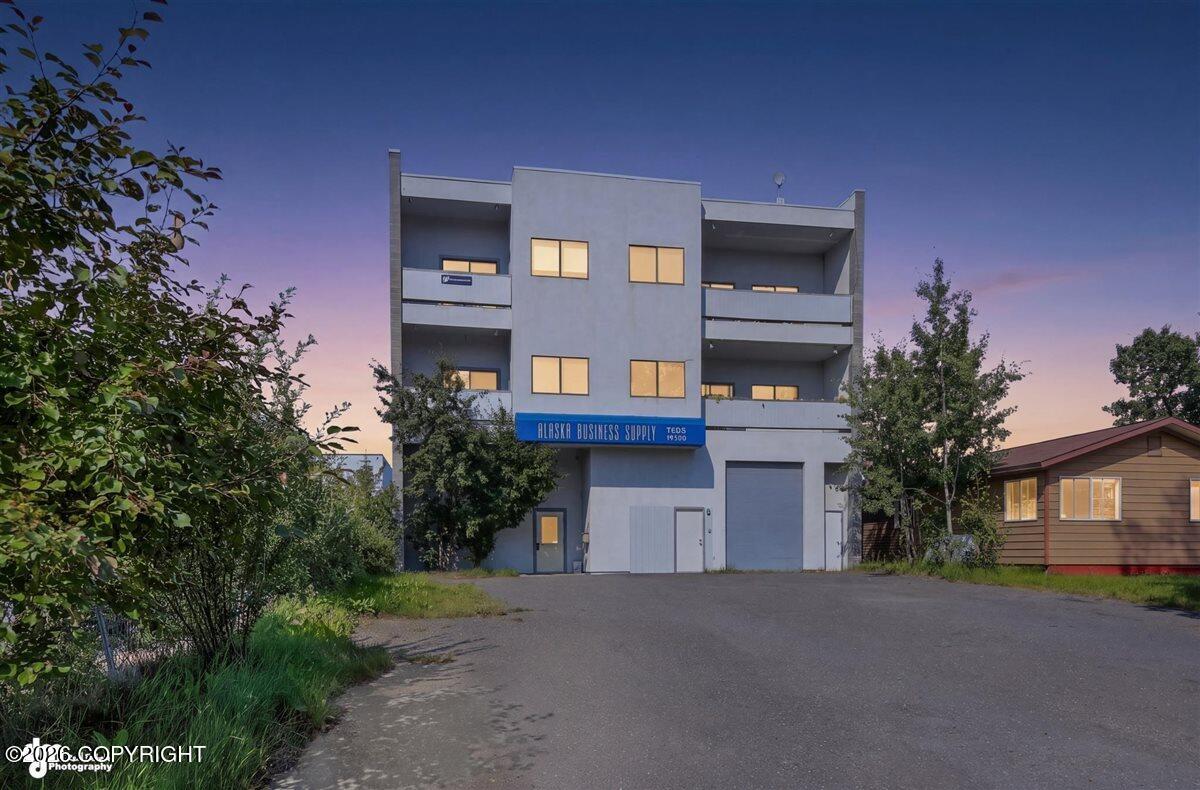 1503 W 33rd Avenue #200 — photo