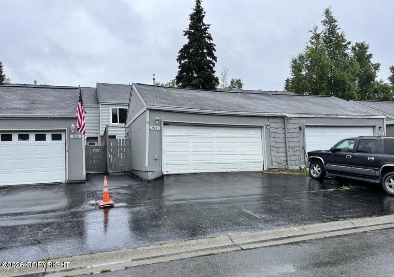 924 W 77th Avenue — photo