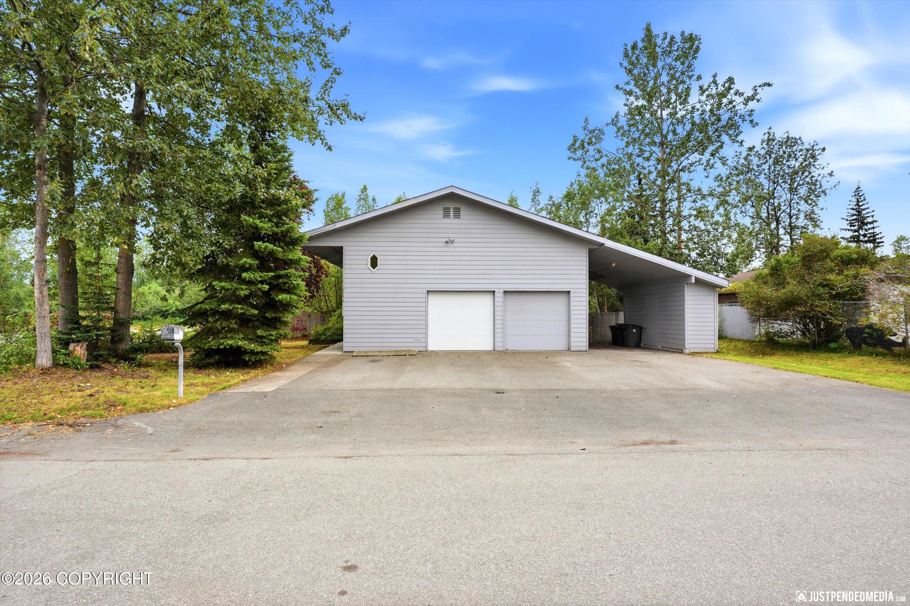 2730 Glacier Street — photo