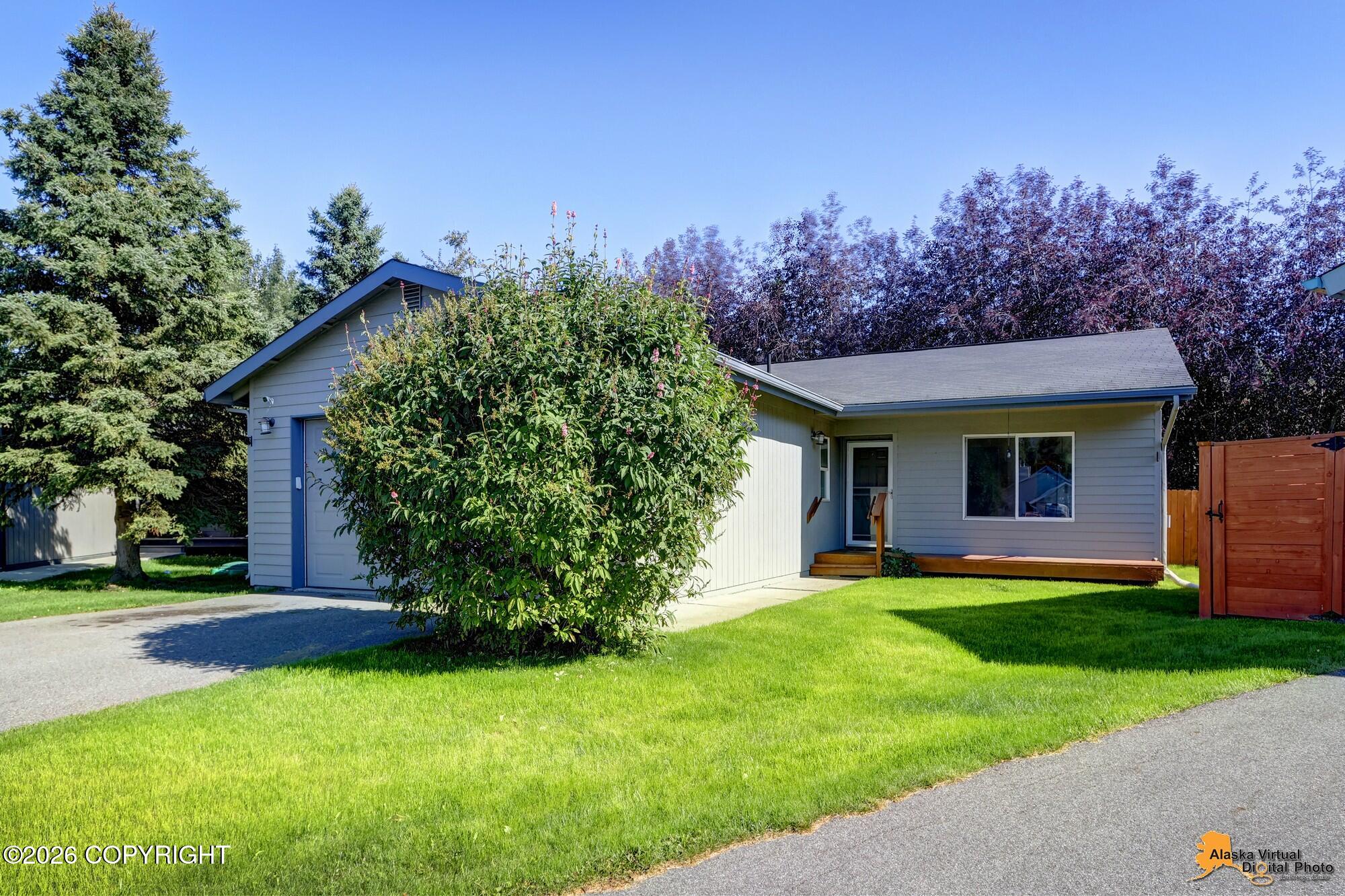 2300 Leopard Circle — photo