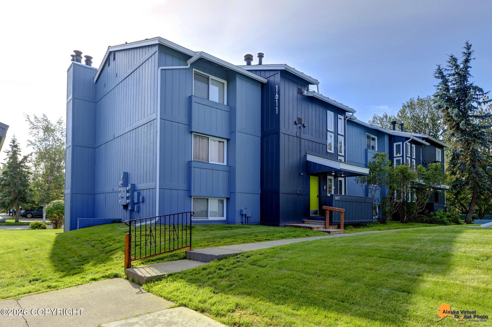1611 Eastridge Drive #202 — photo
