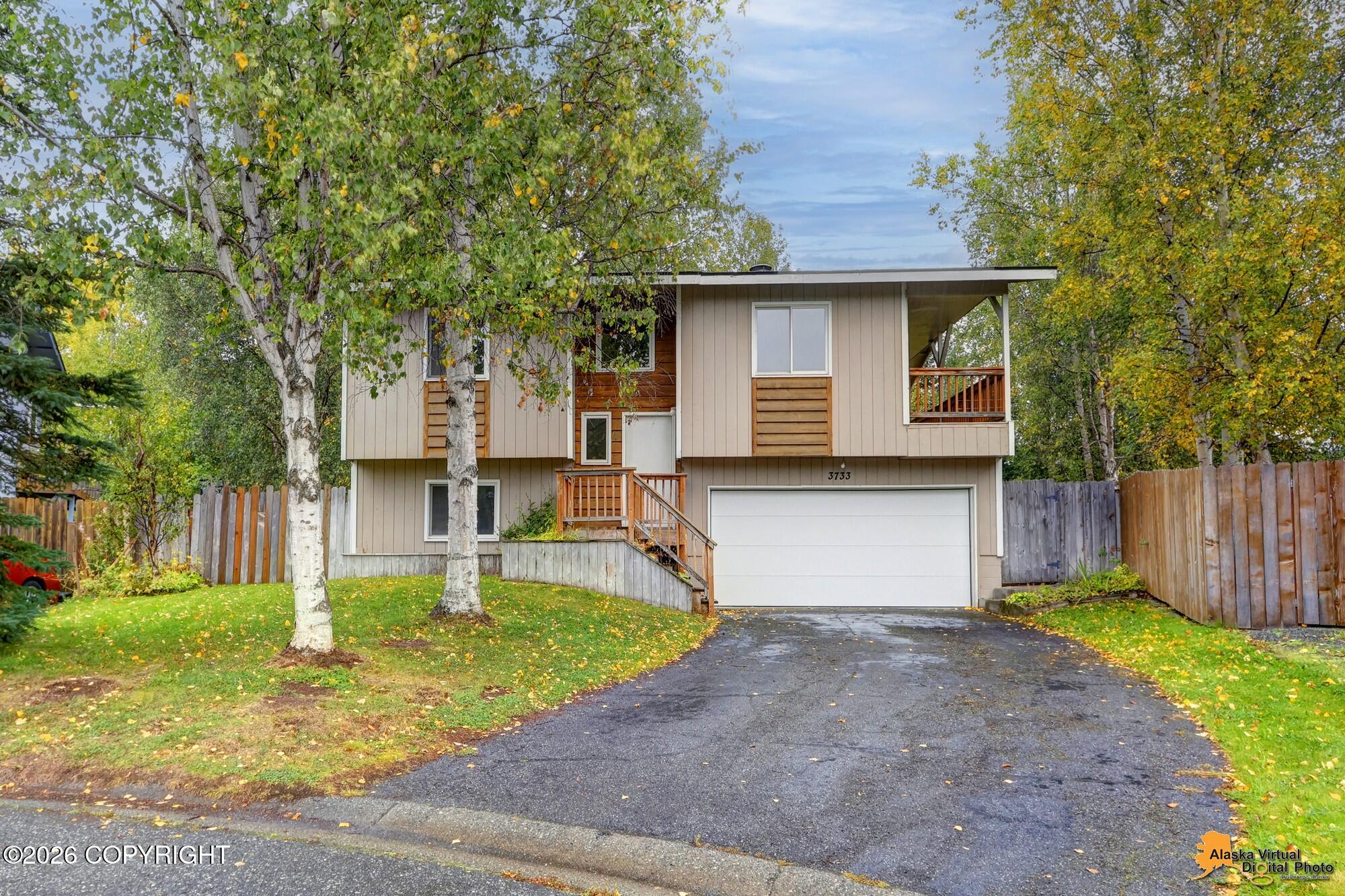 3733 Henderson Loop — photo