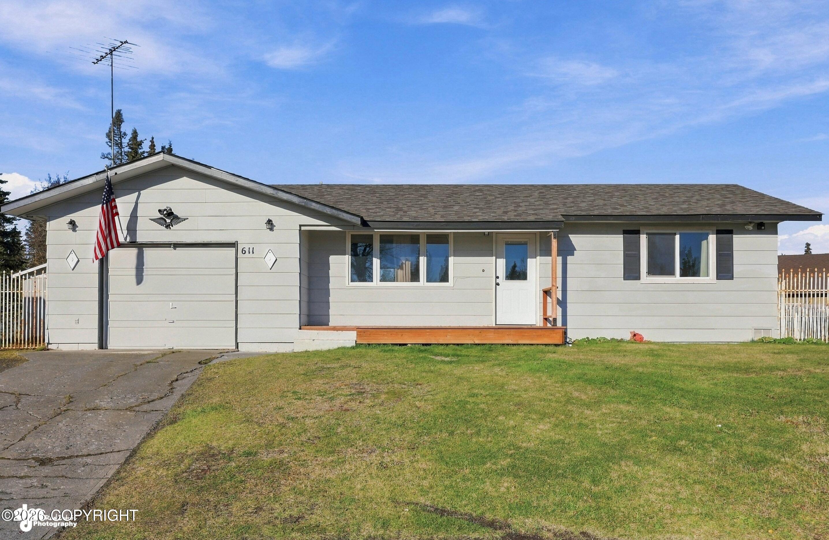 611 West Wood Circle — photo