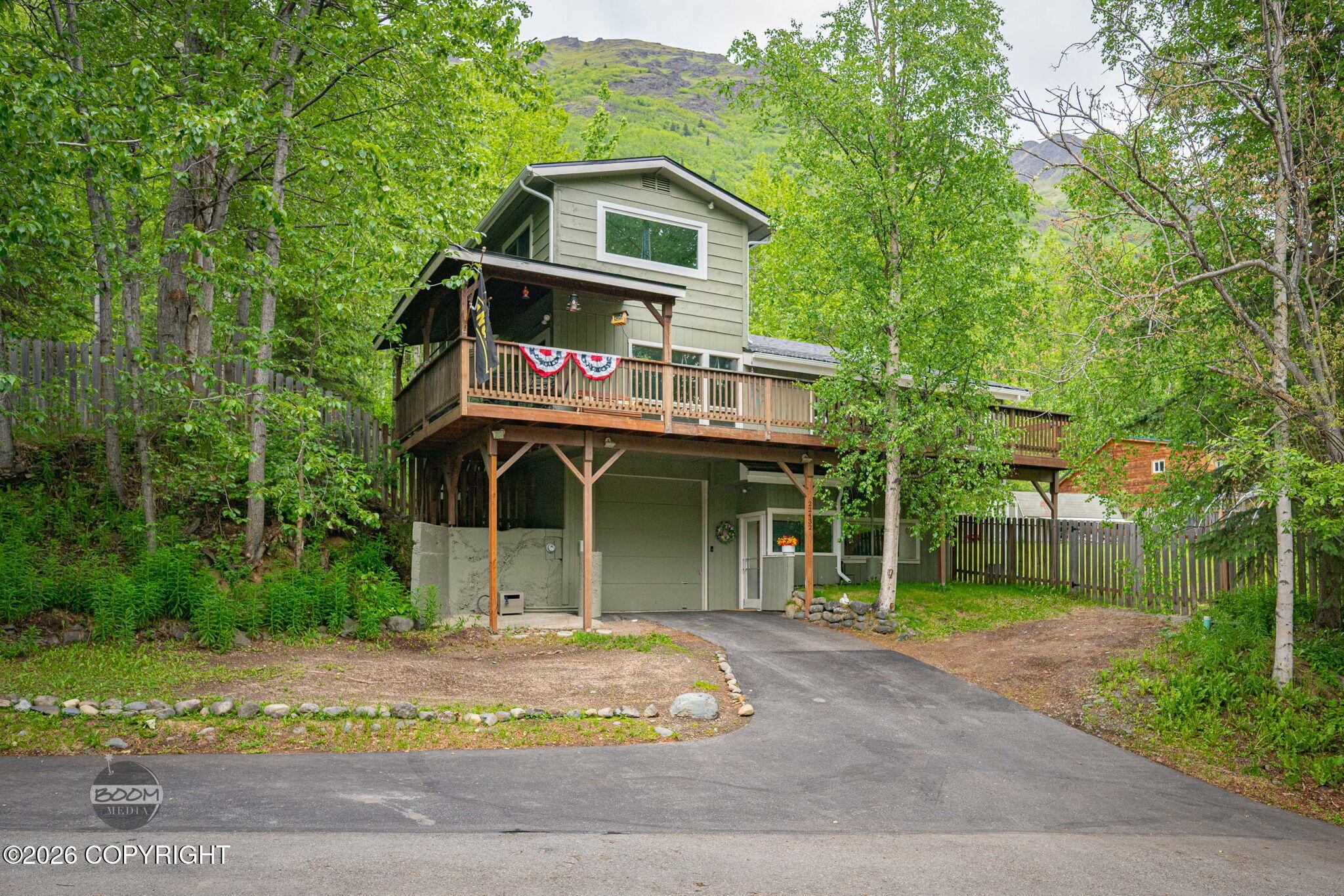 22432 Glacier View Drive — photo