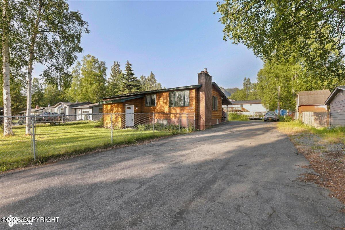 10209 Colville Street — photo
