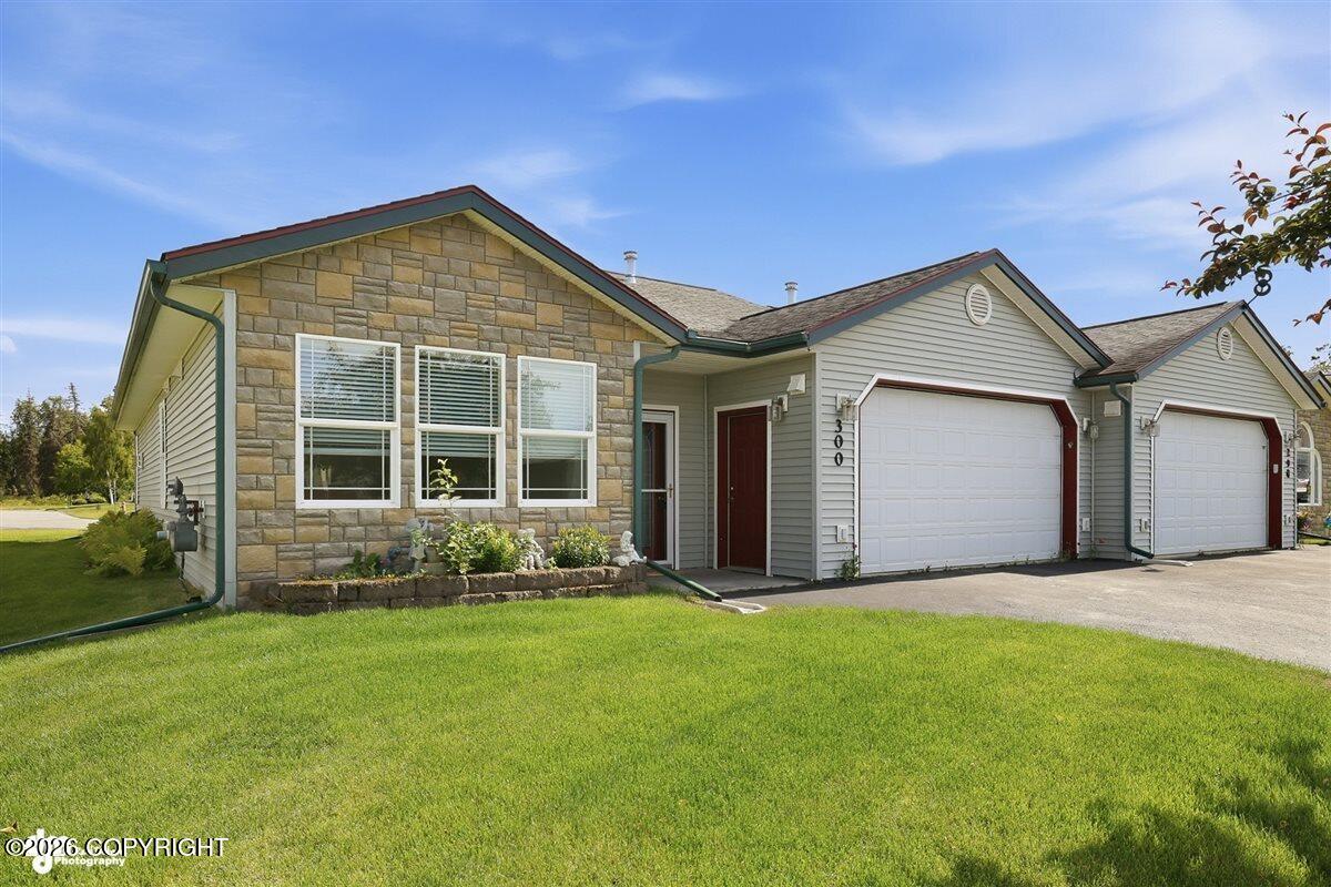 300 W London Rose Circle #12 — photo