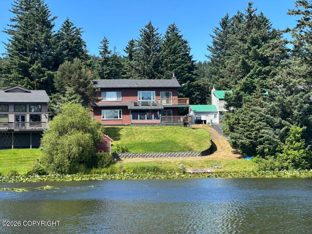 1420 Larch Street — photo