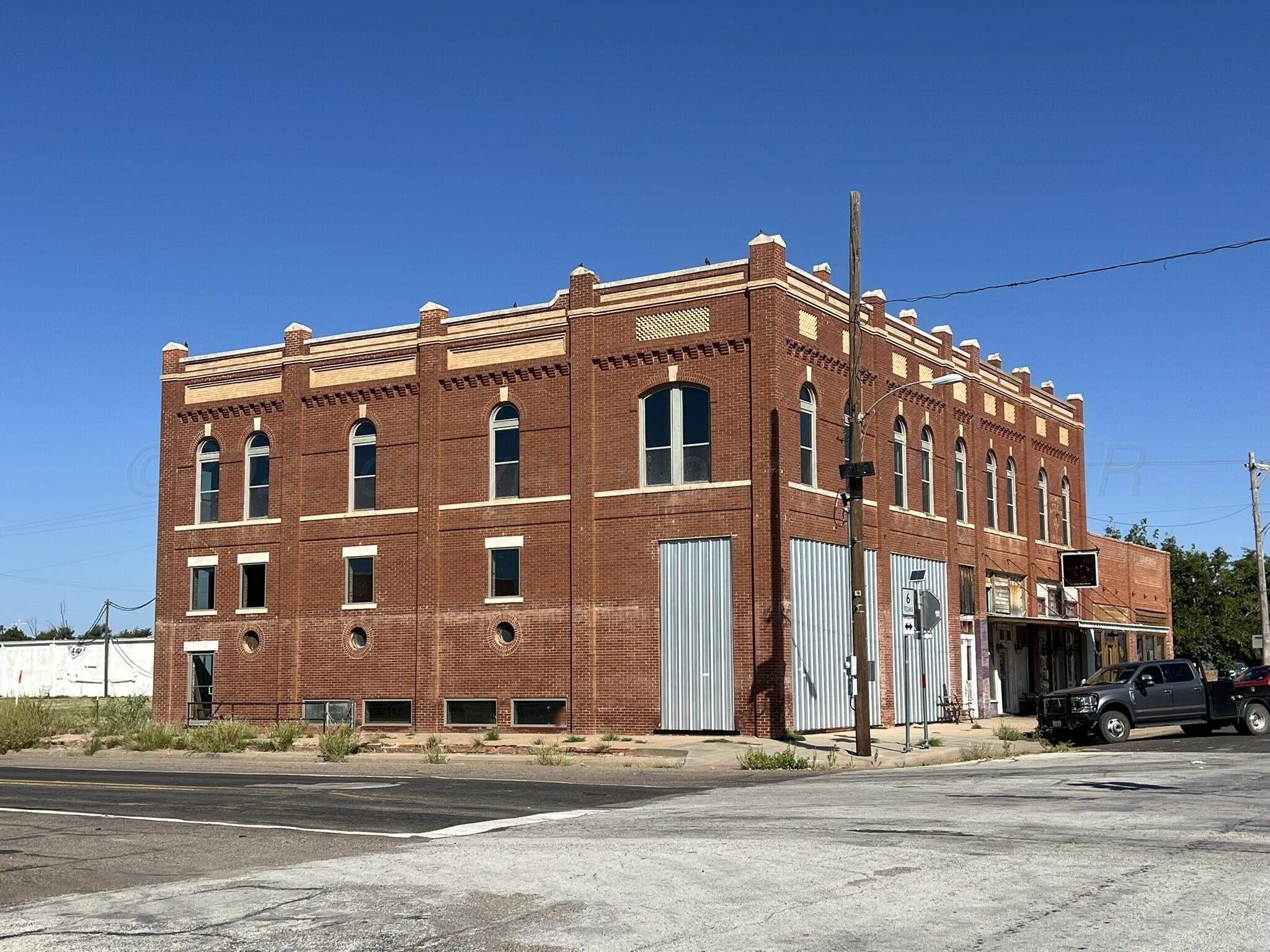 101 N Main St — photo