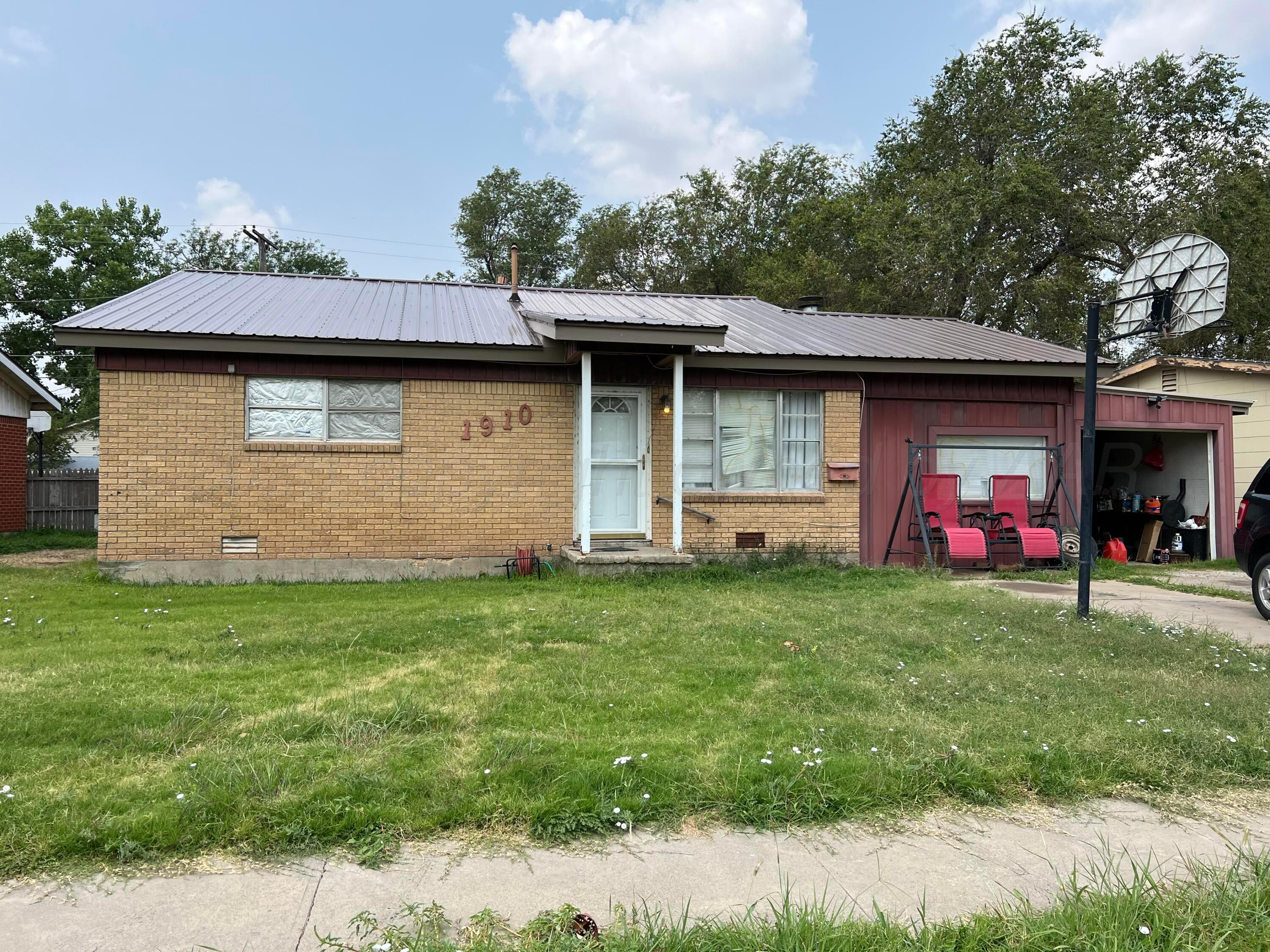 1910 Drake Drive — photo