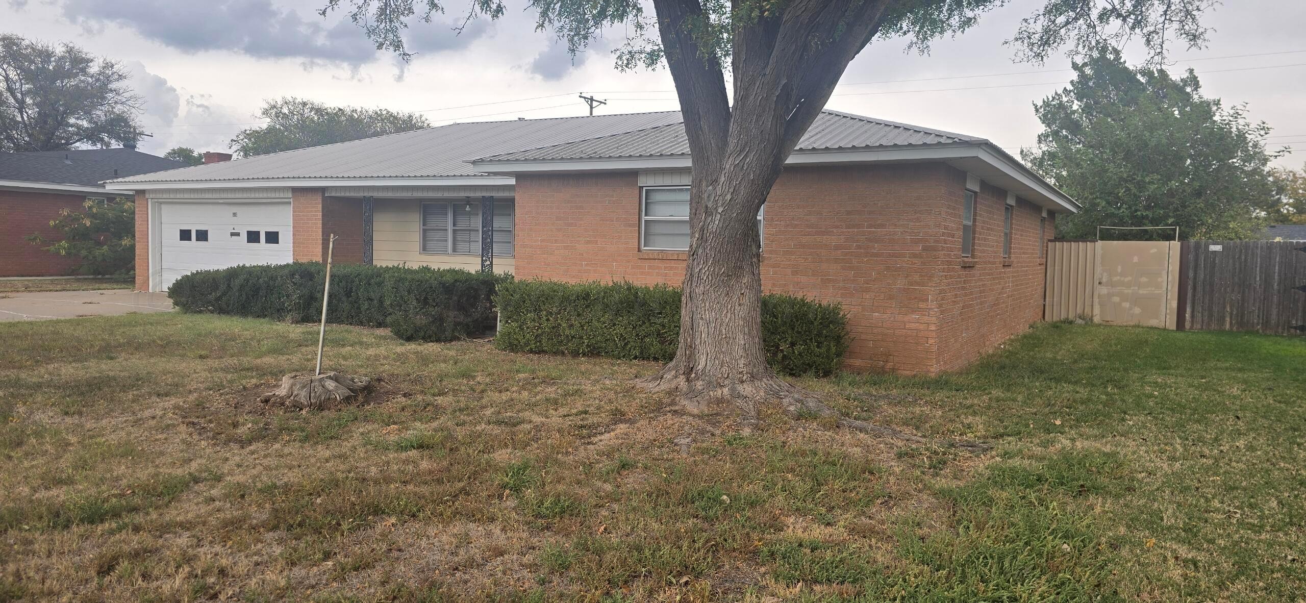 212 Centre, Hereford, TX 79045 — photo 2