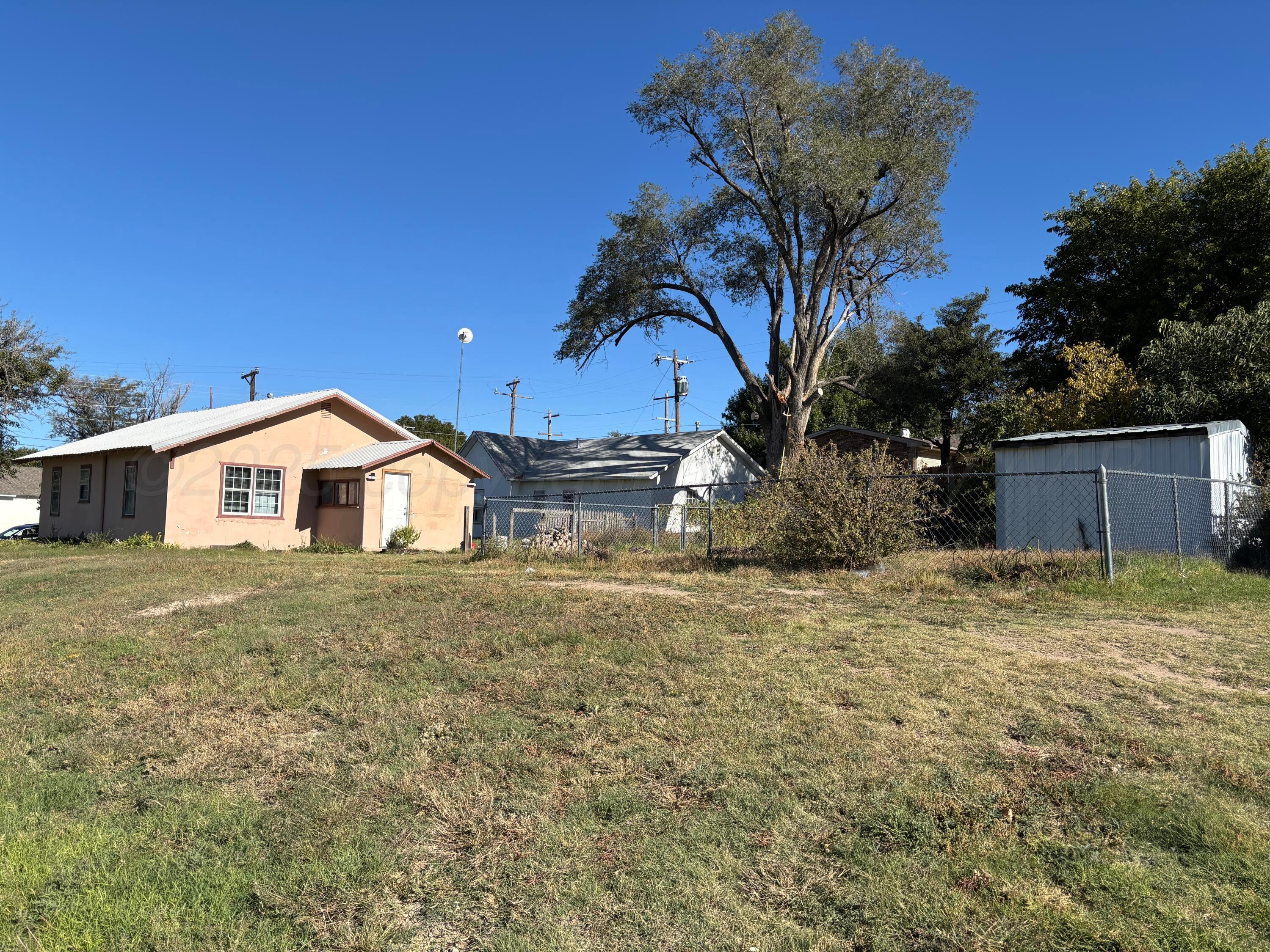 320 Summit, Miami, TX 79059 — photo 2