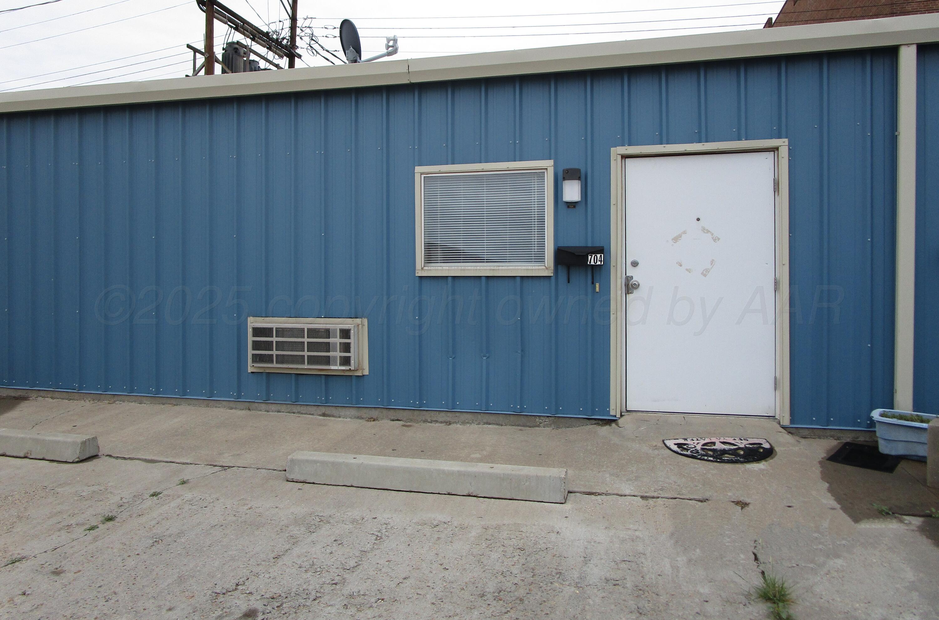 704 Deahl Street — photo