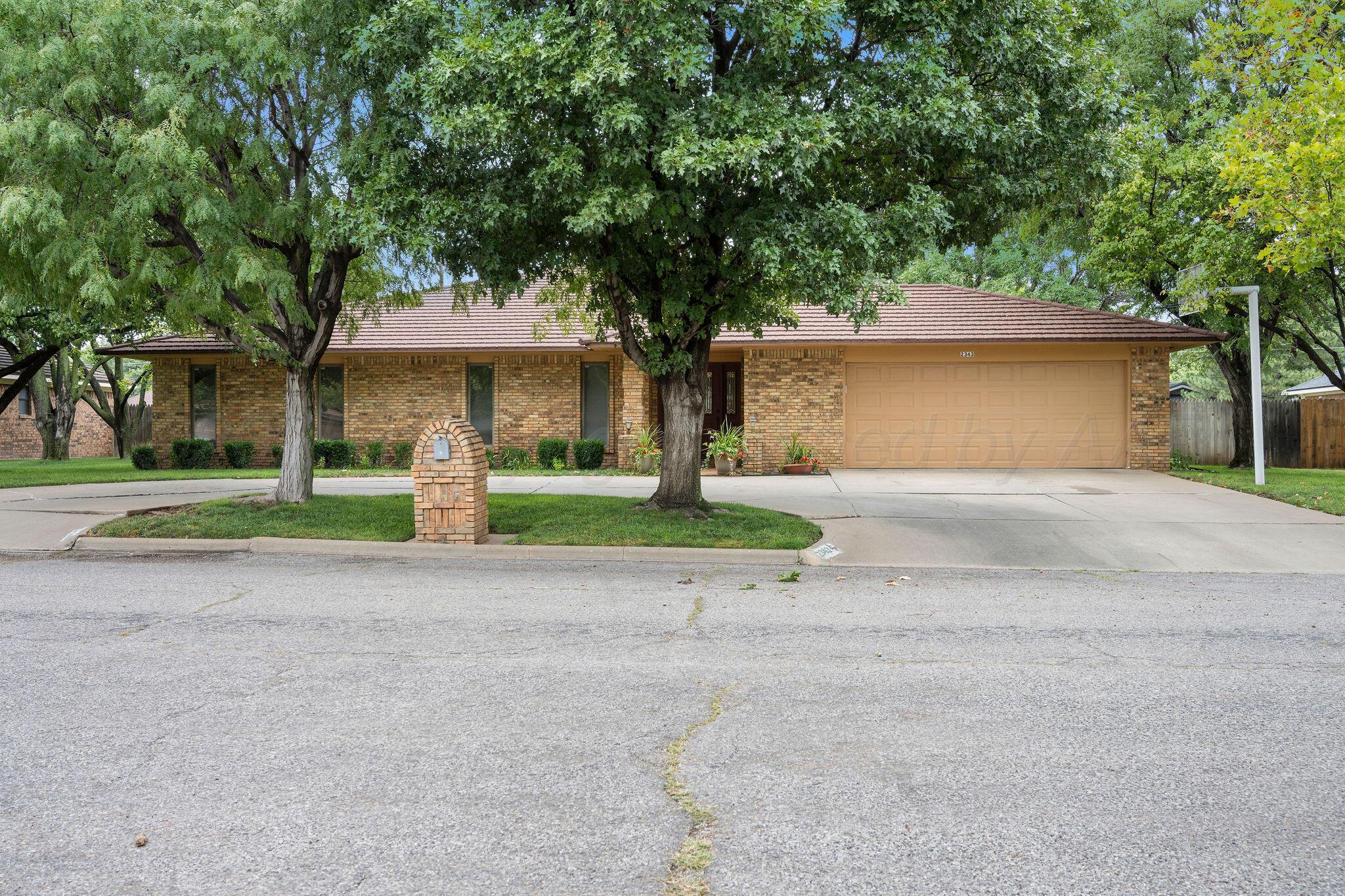 2343 N Chestnut Drive — photo