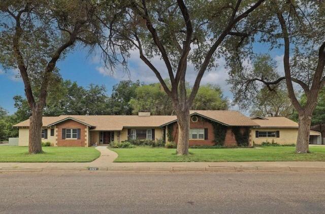2222 S Travis Street — photo