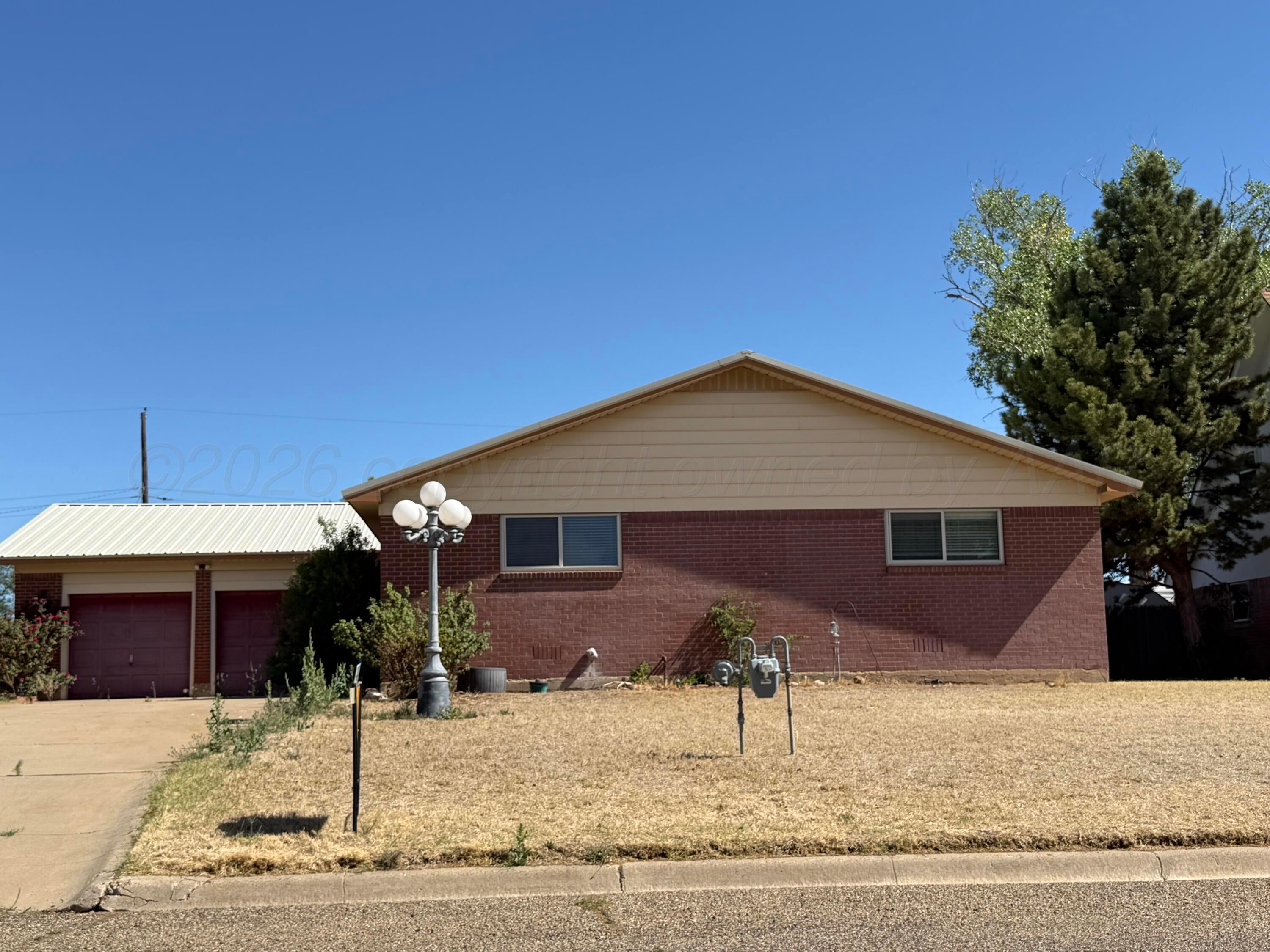 415 Mesquite Avenue — photo