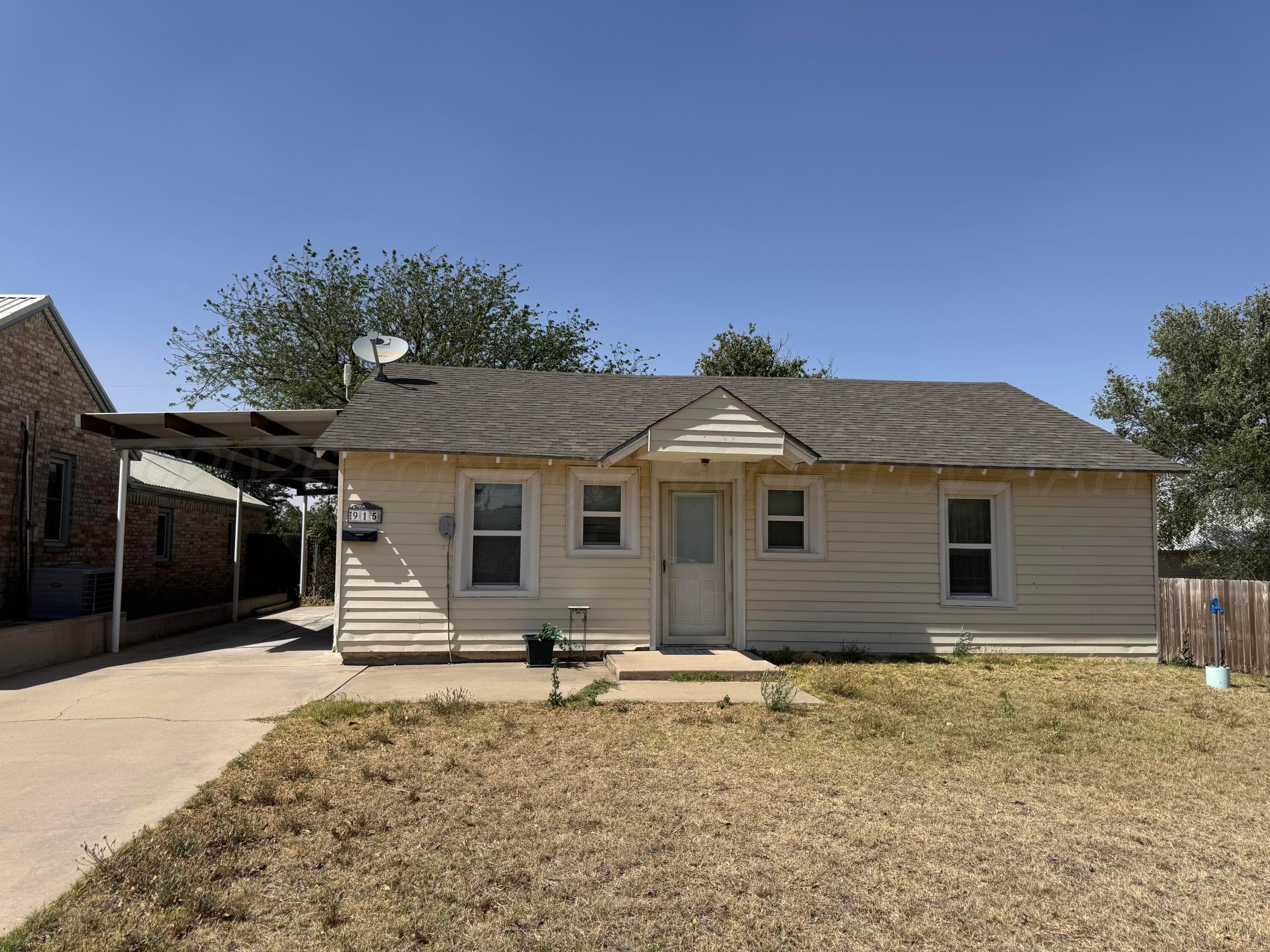 915 Ash Street — photo