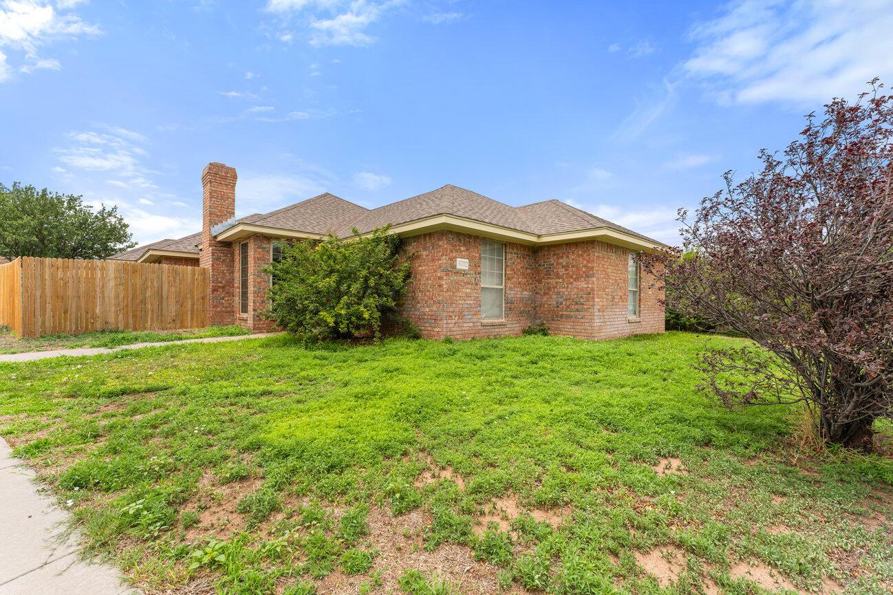 6702 Emerald Court — photo