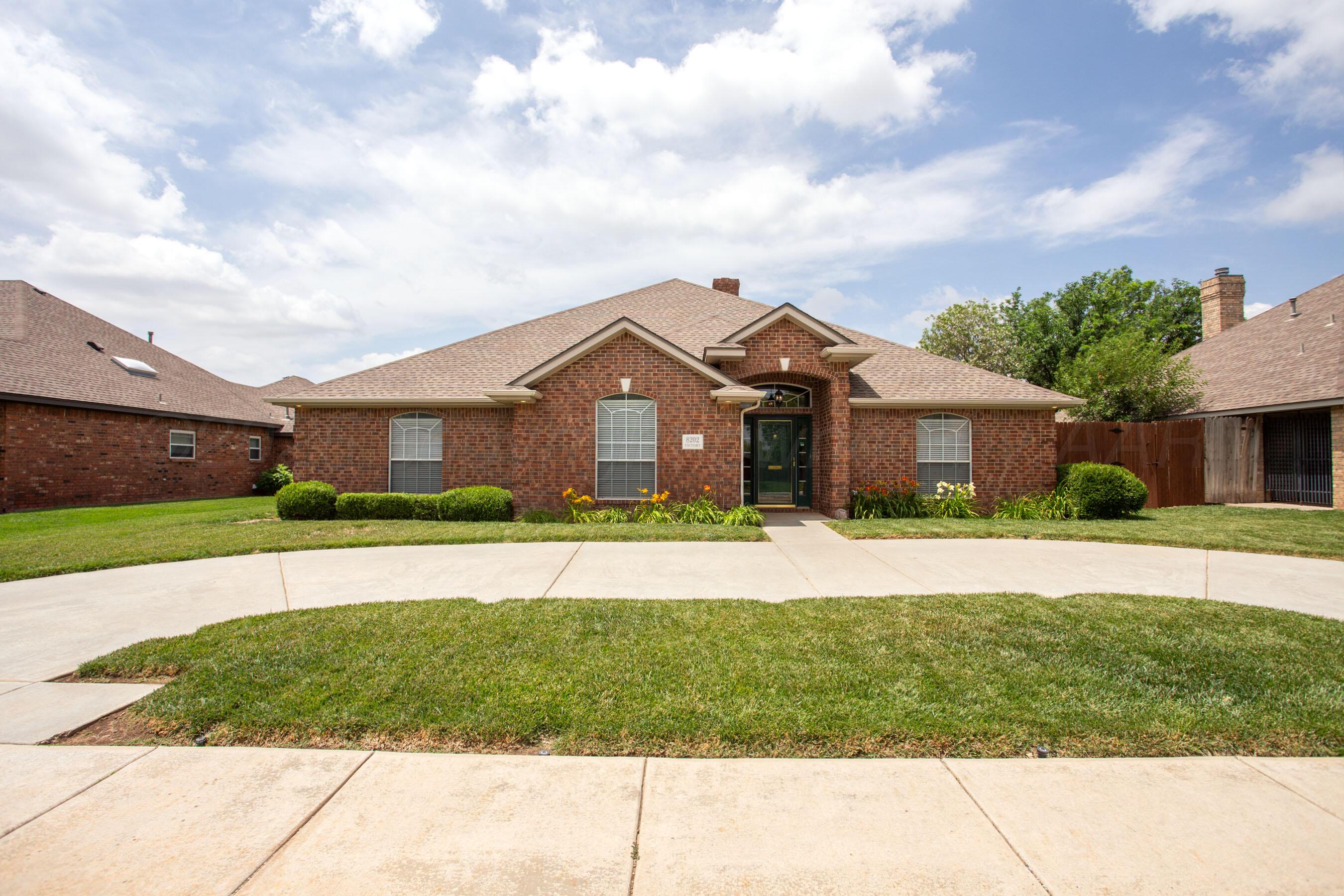 8202 Victory Drive — photo