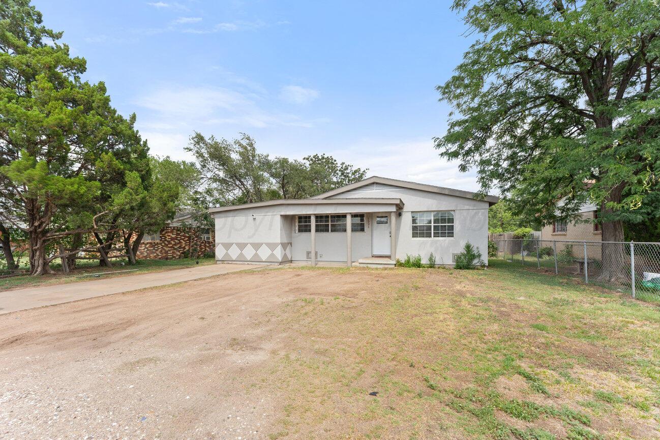 1521 Lockney Street — photo
