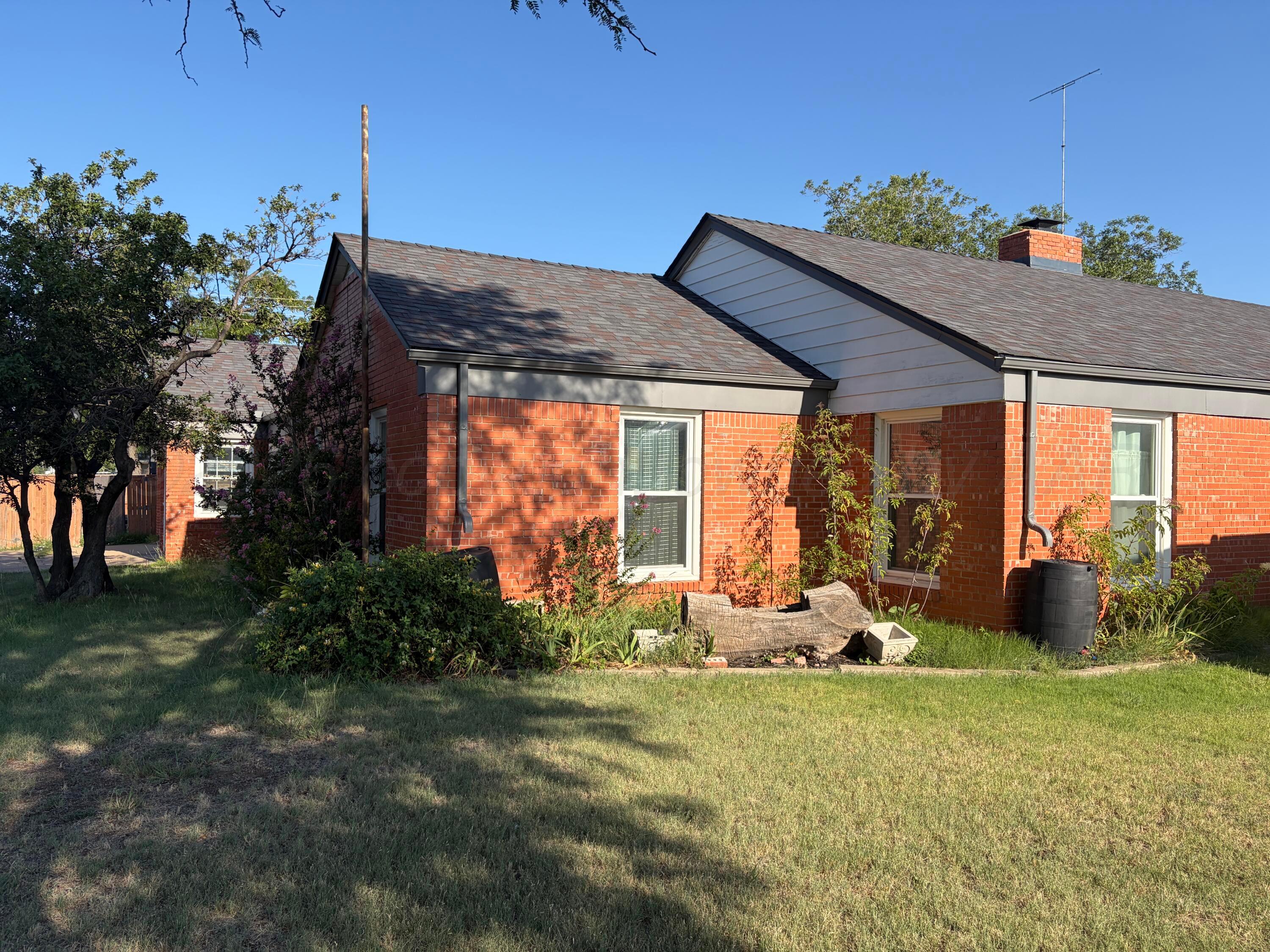2301 N Mary-Ellen Street — photo