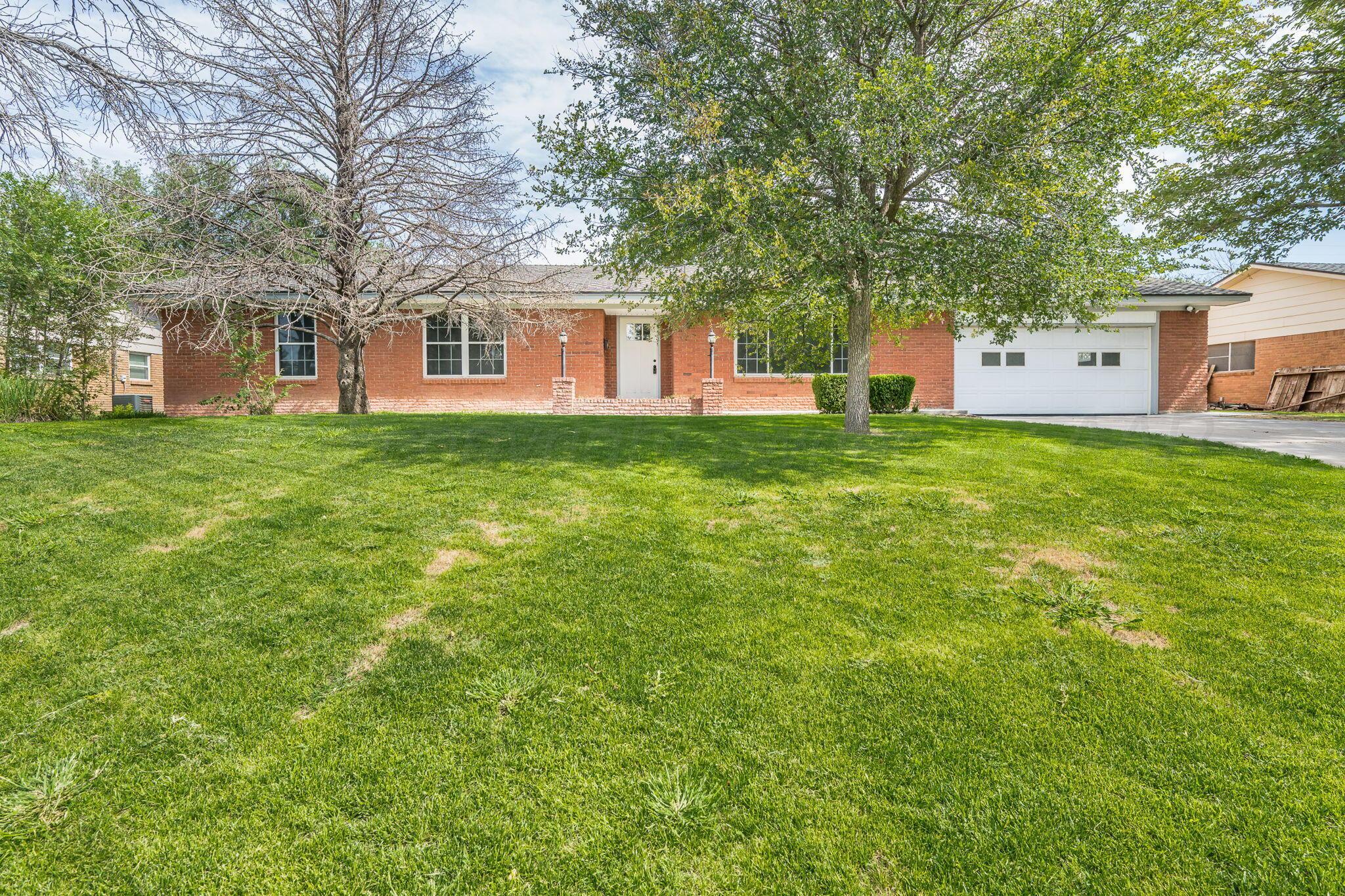 1409 Hillcrest Drive — photo