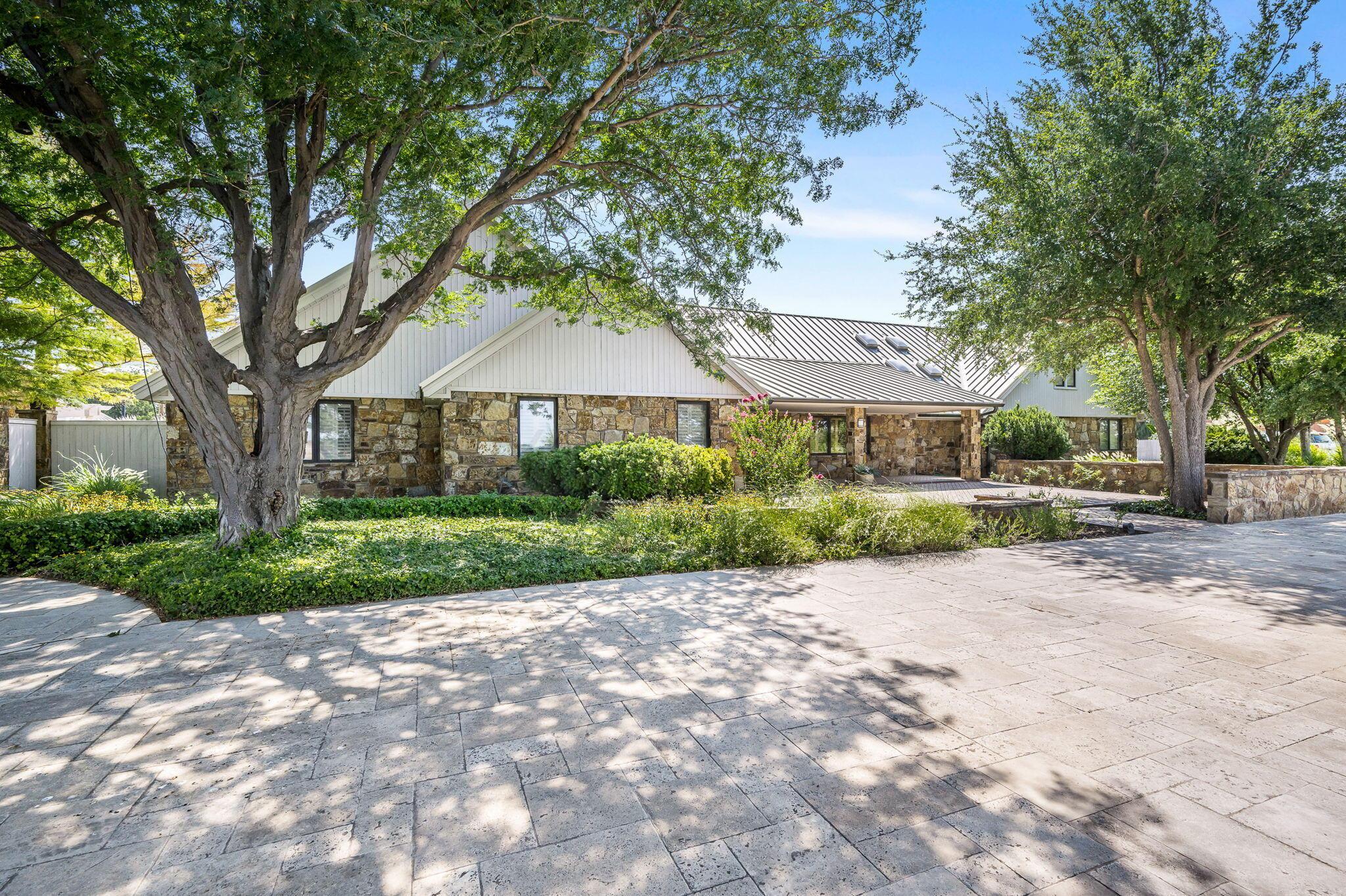 2115 W Loop 143, Perryton, TX 79070 — photo 2
