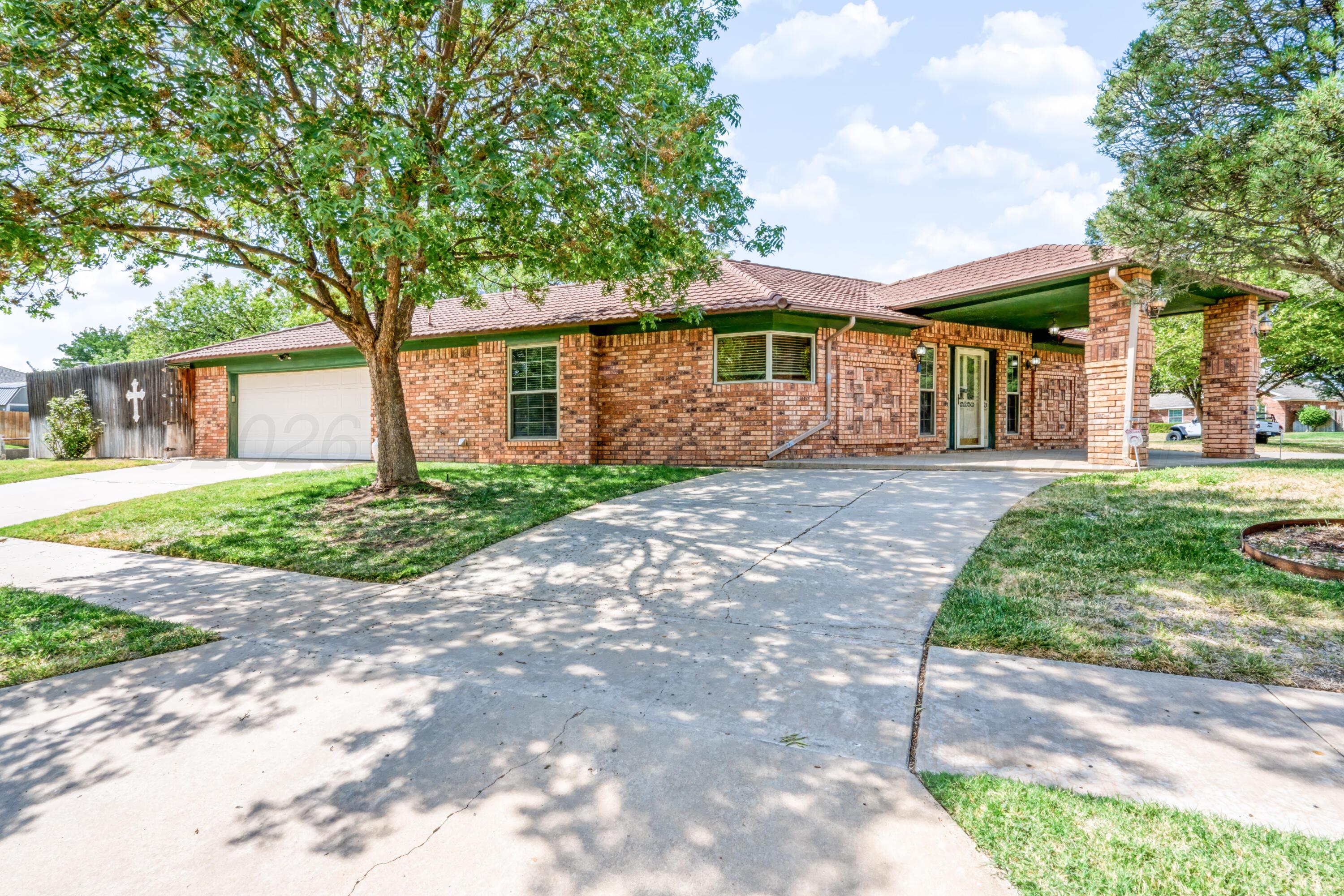 6101 Ridgewood Drive — photo