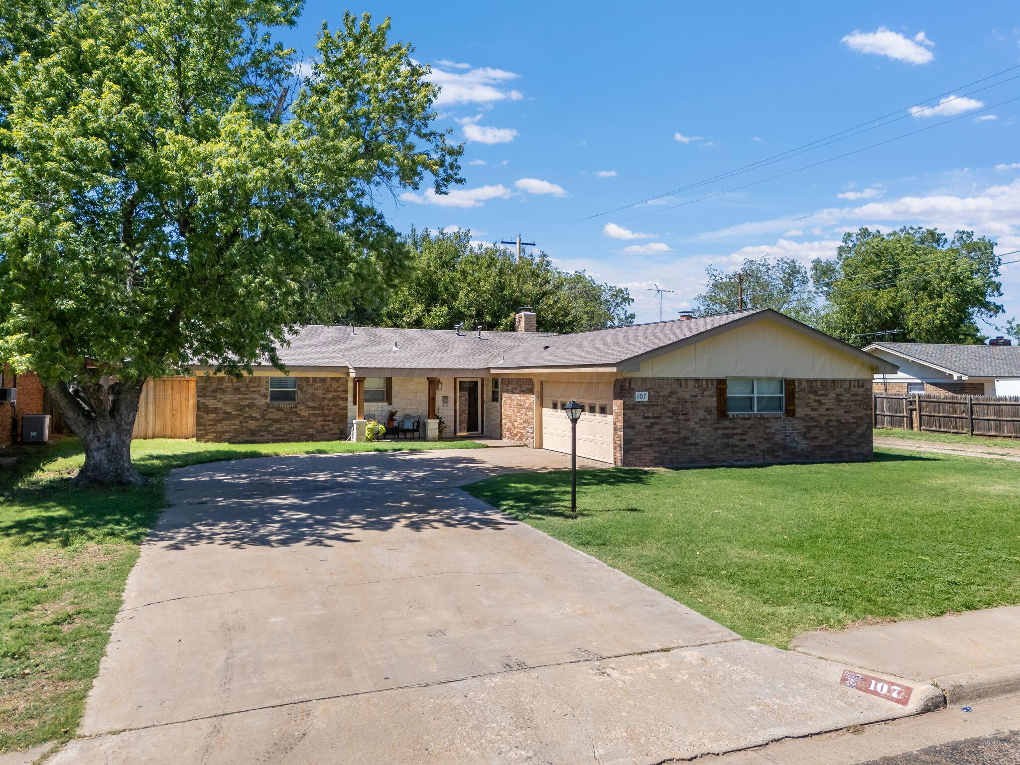 107 Carson Avenue, Dumas, TX 79029 — photo 3
