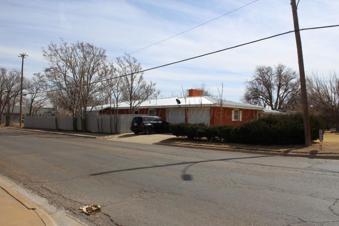 150 Centre, Hereford, TX 79045 — photo 2