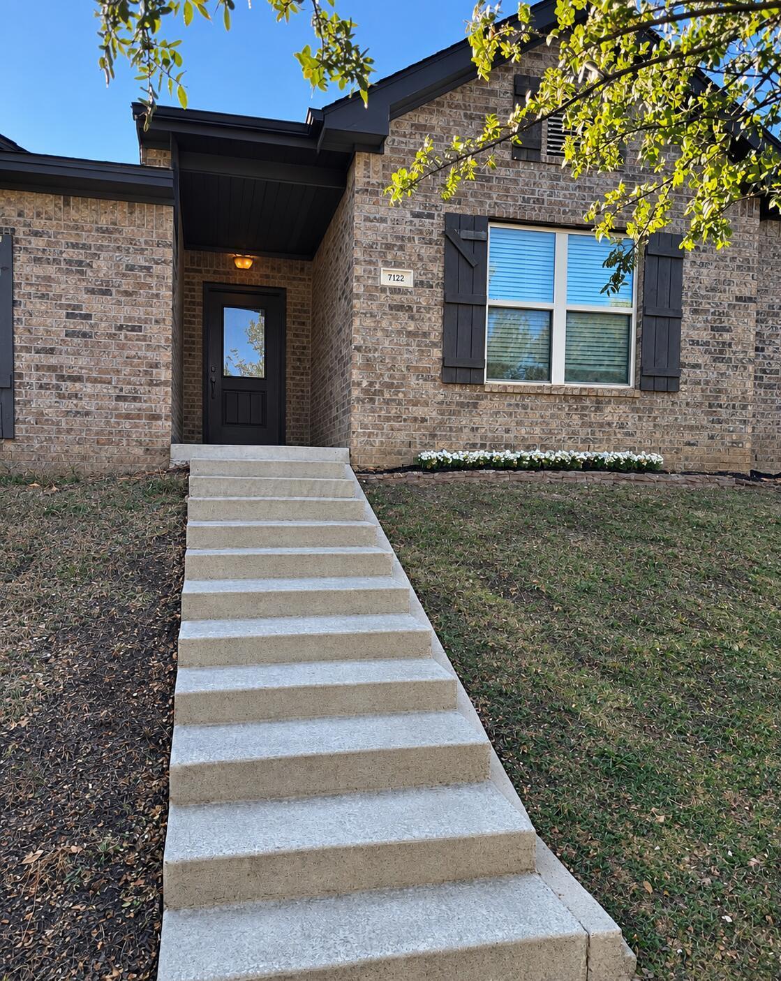 7122 Mosley Street — photo