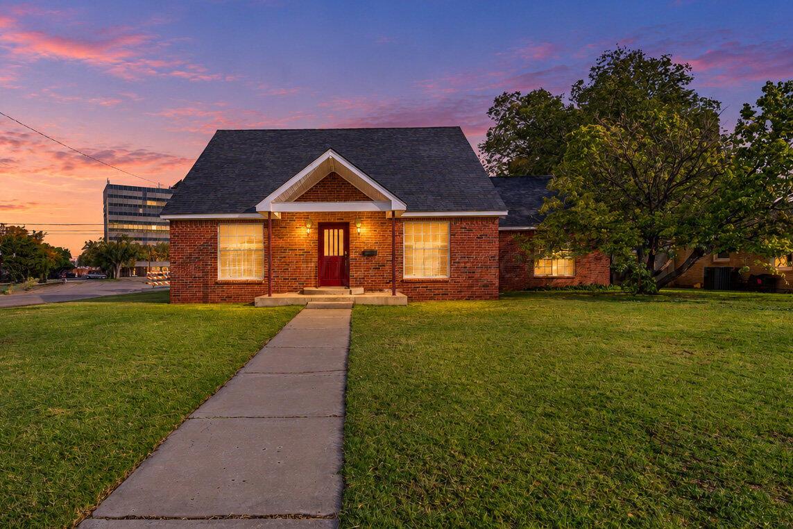 2201 Peach Tree Street — photo
