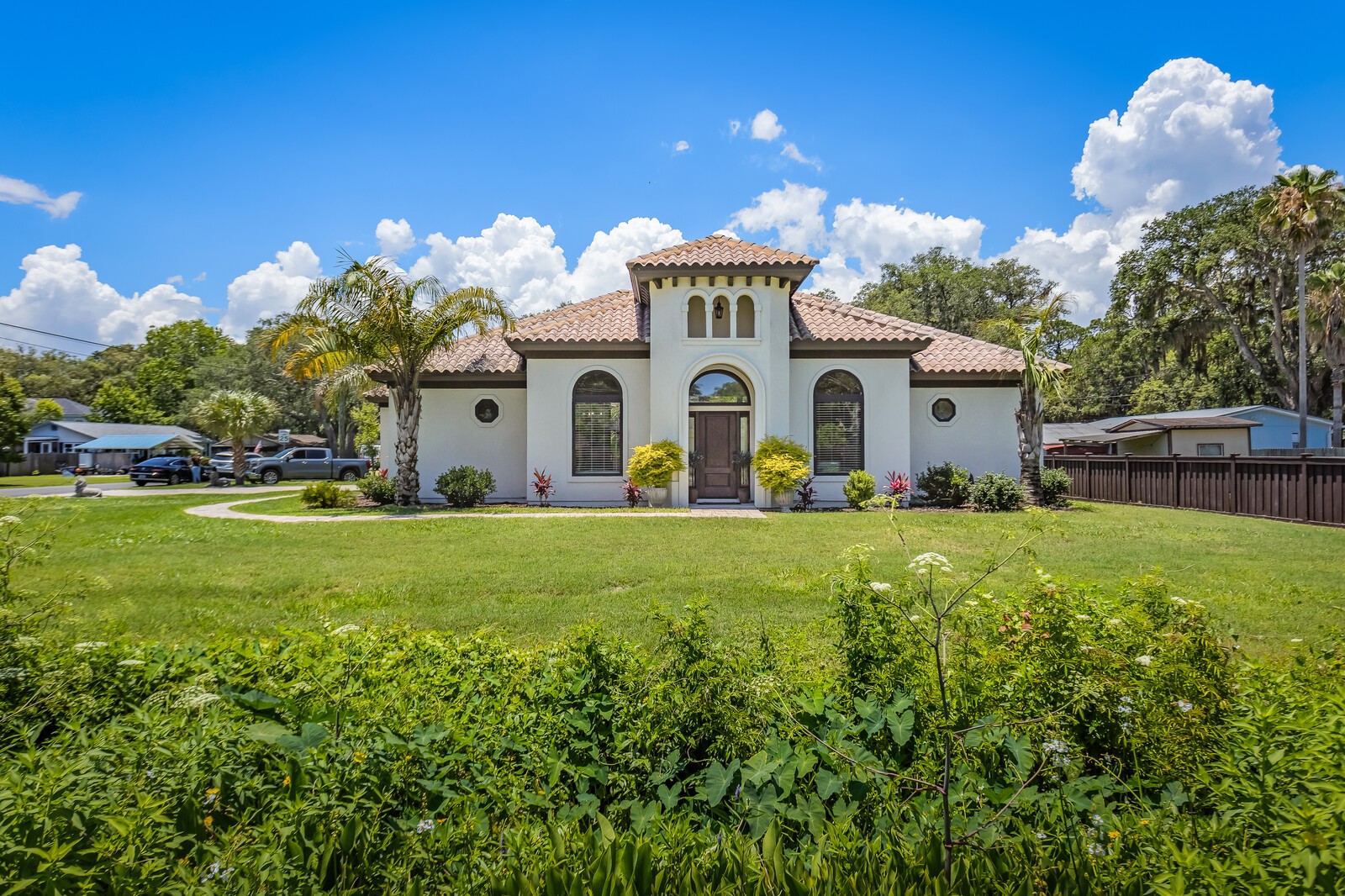 887 Robin Hood Drive — photo