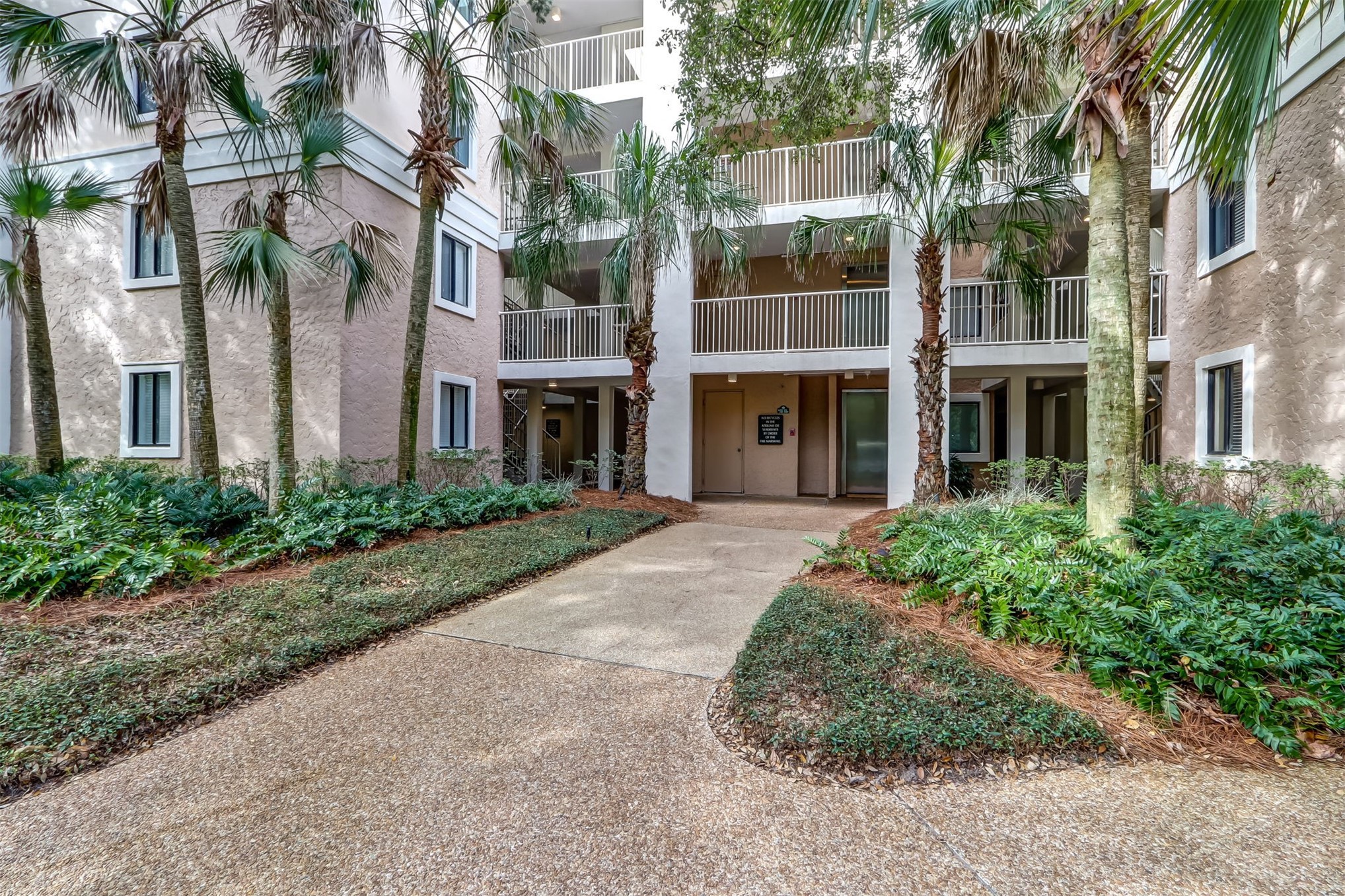 2122 Beach Wood Road 2122 — photo