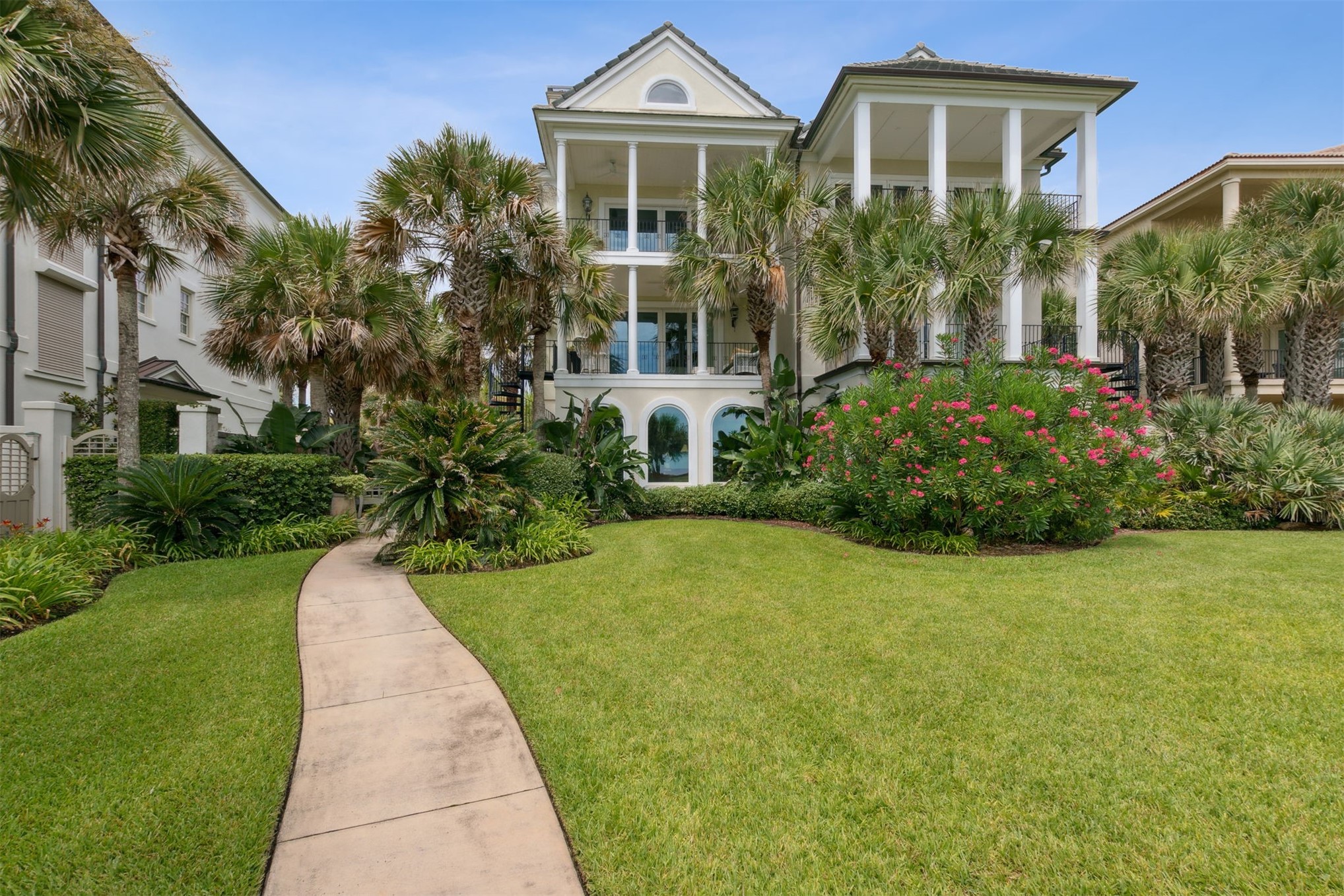 8156 Residence Court — photo