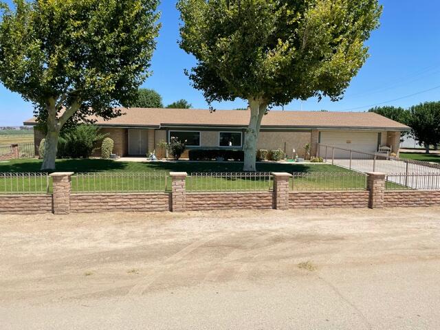 7263 E Avenue F8 — photo