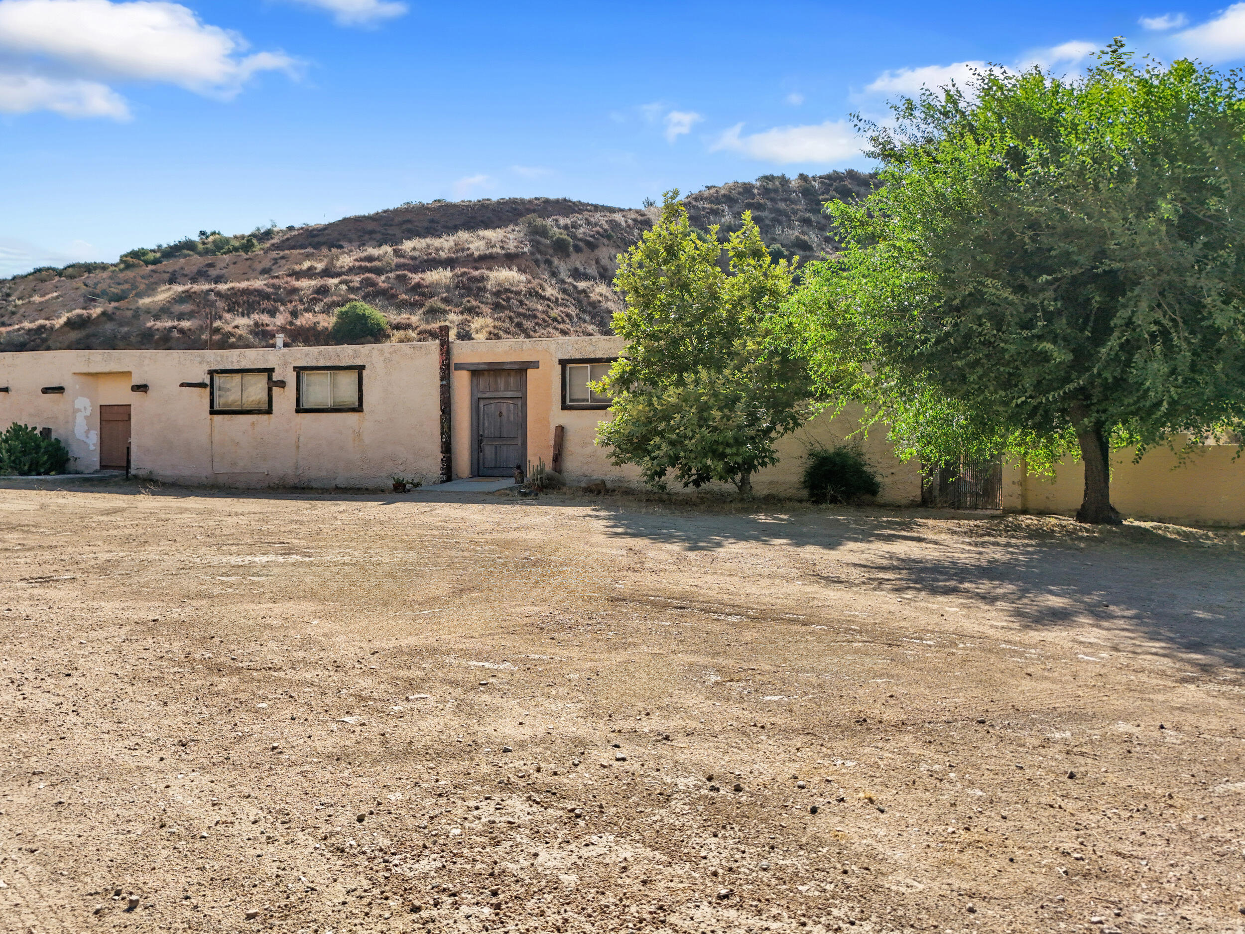 13684 Sierra Highway — photo