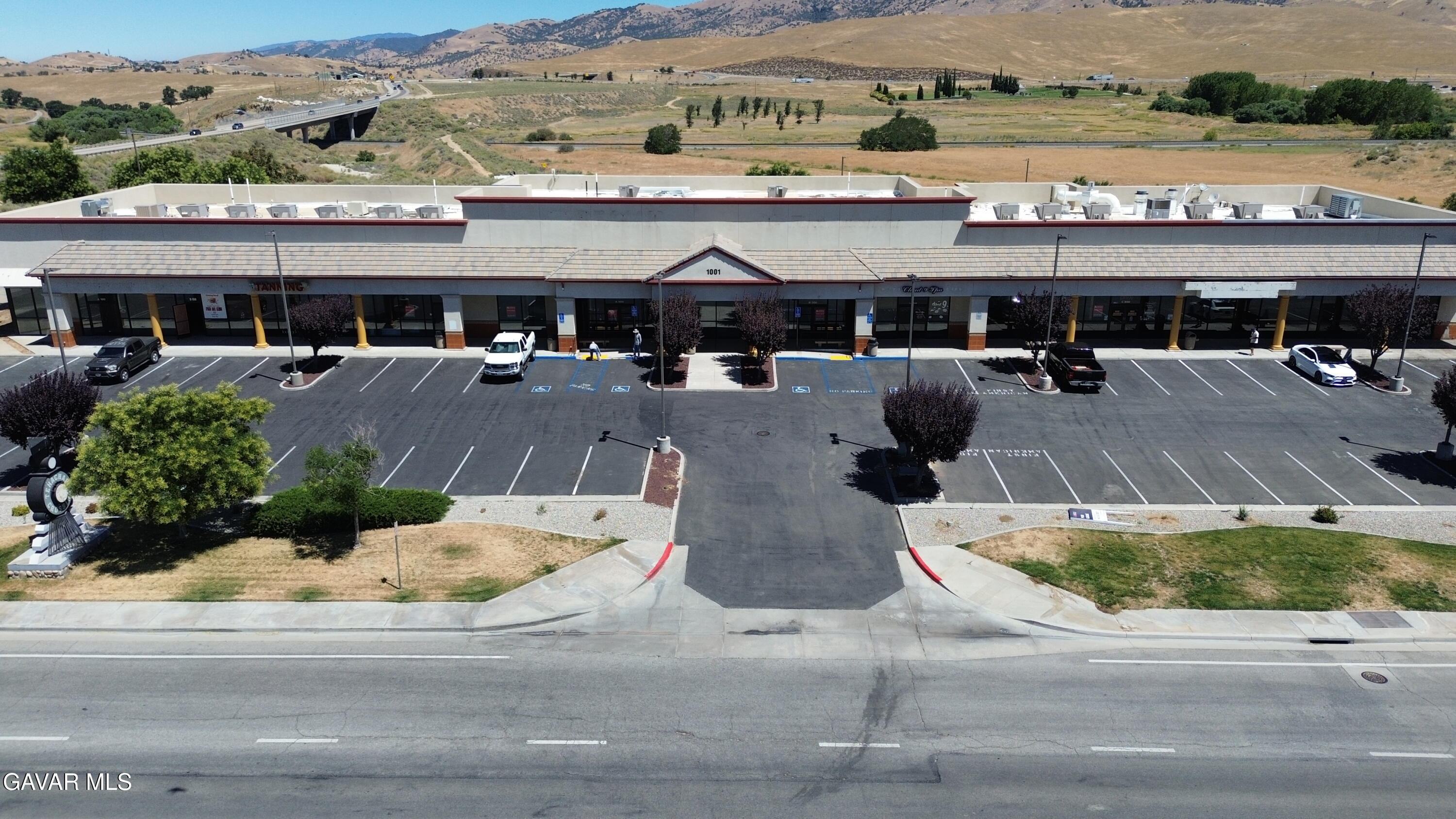 1001 W Tehachapi Boulevard a400 — photo