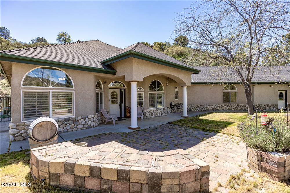 26050 Cumberland Road — photo