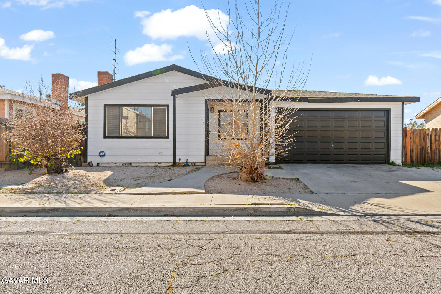 44053 Canyon Way — photo