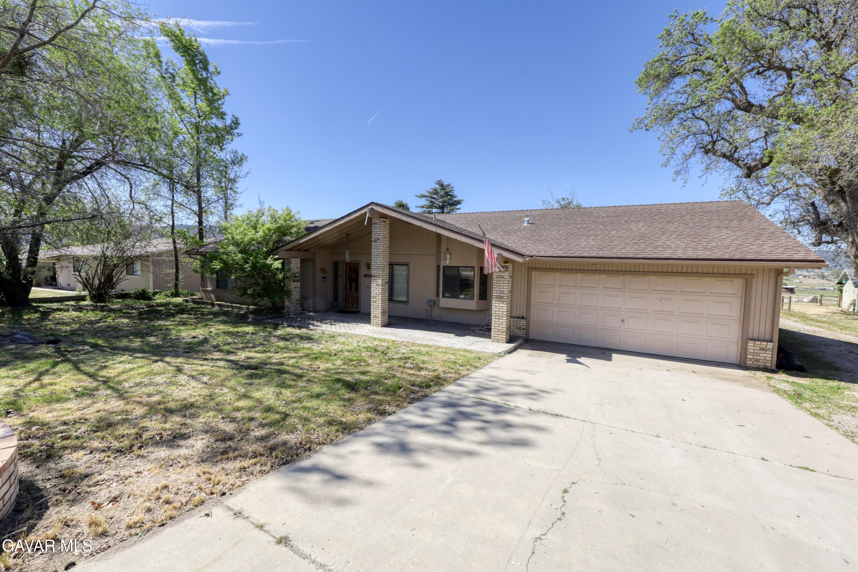 Home in Tehachapi, CA 93561 — photo 2
