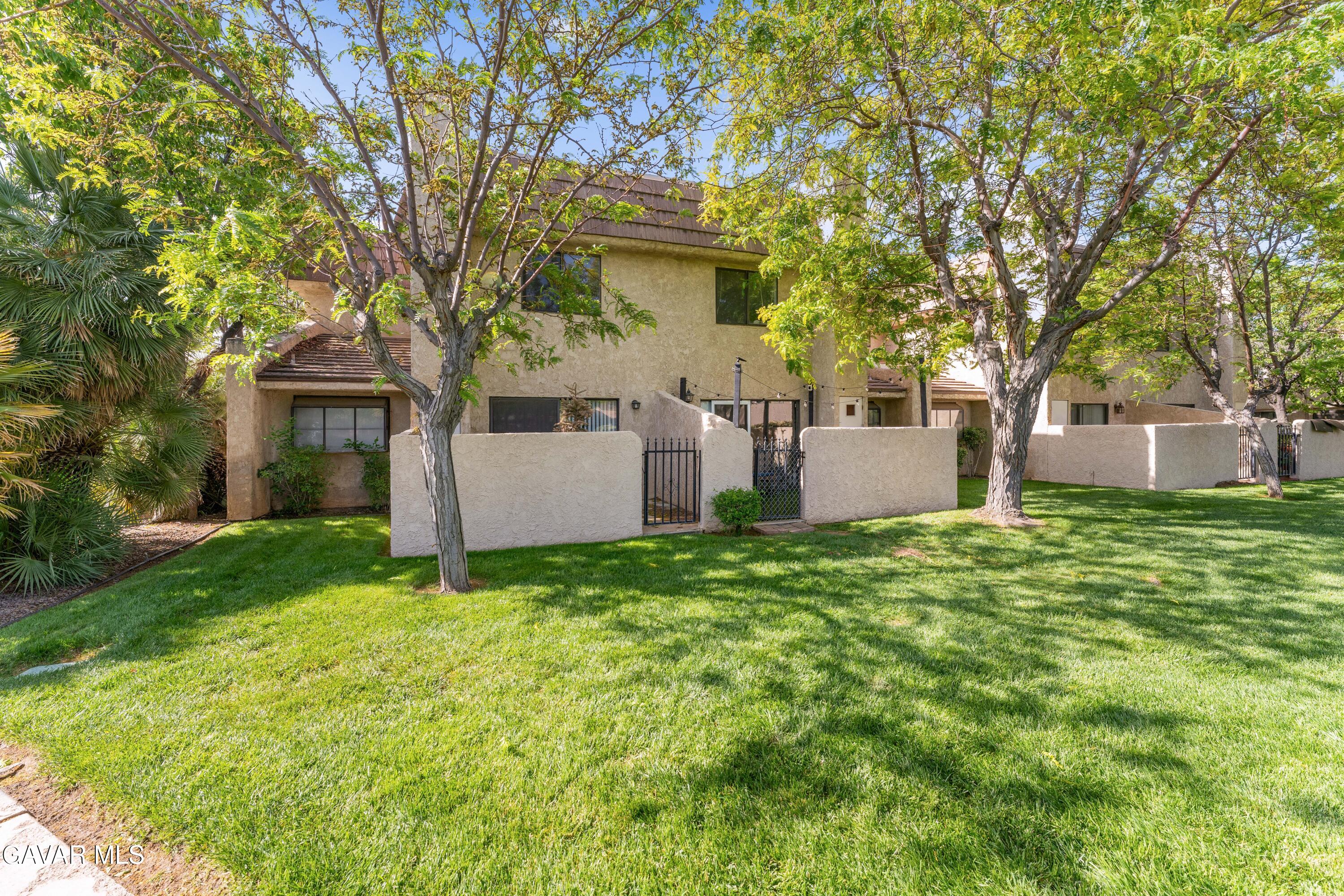 422 W Avenue J5 Unit 32 — photo